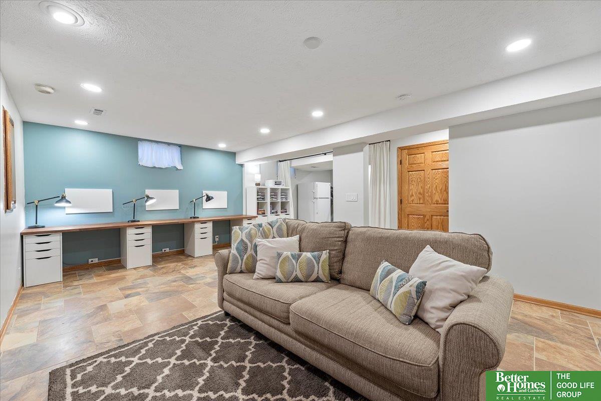 15615 Jackson Drive