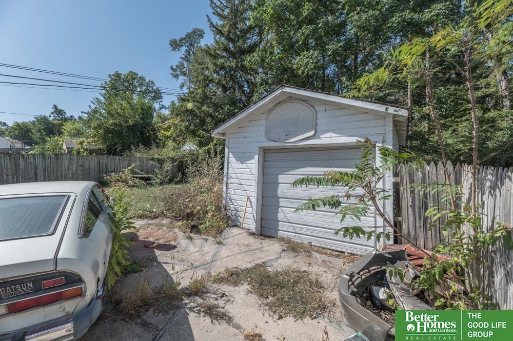 6748 N 33 Street
