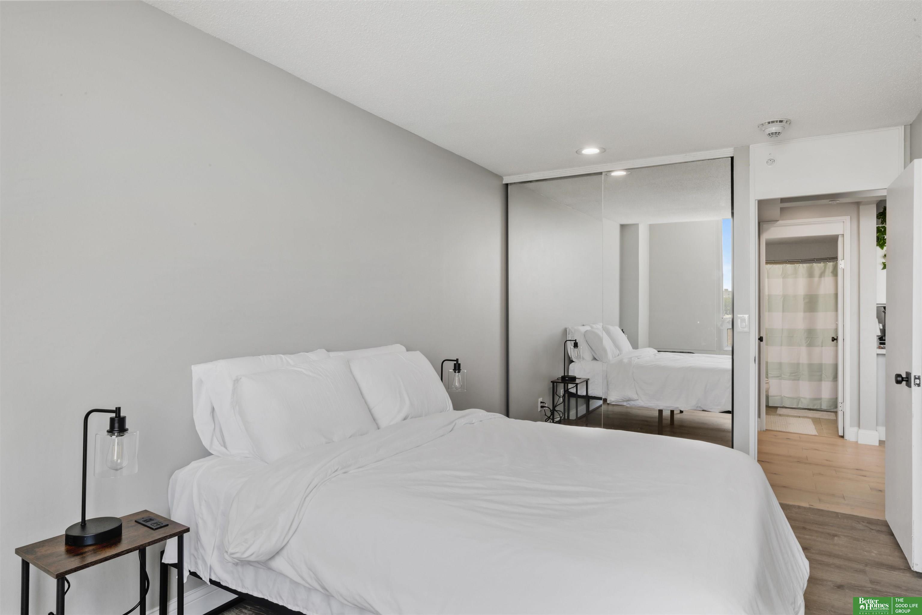 3000 Farnam Street # 6M