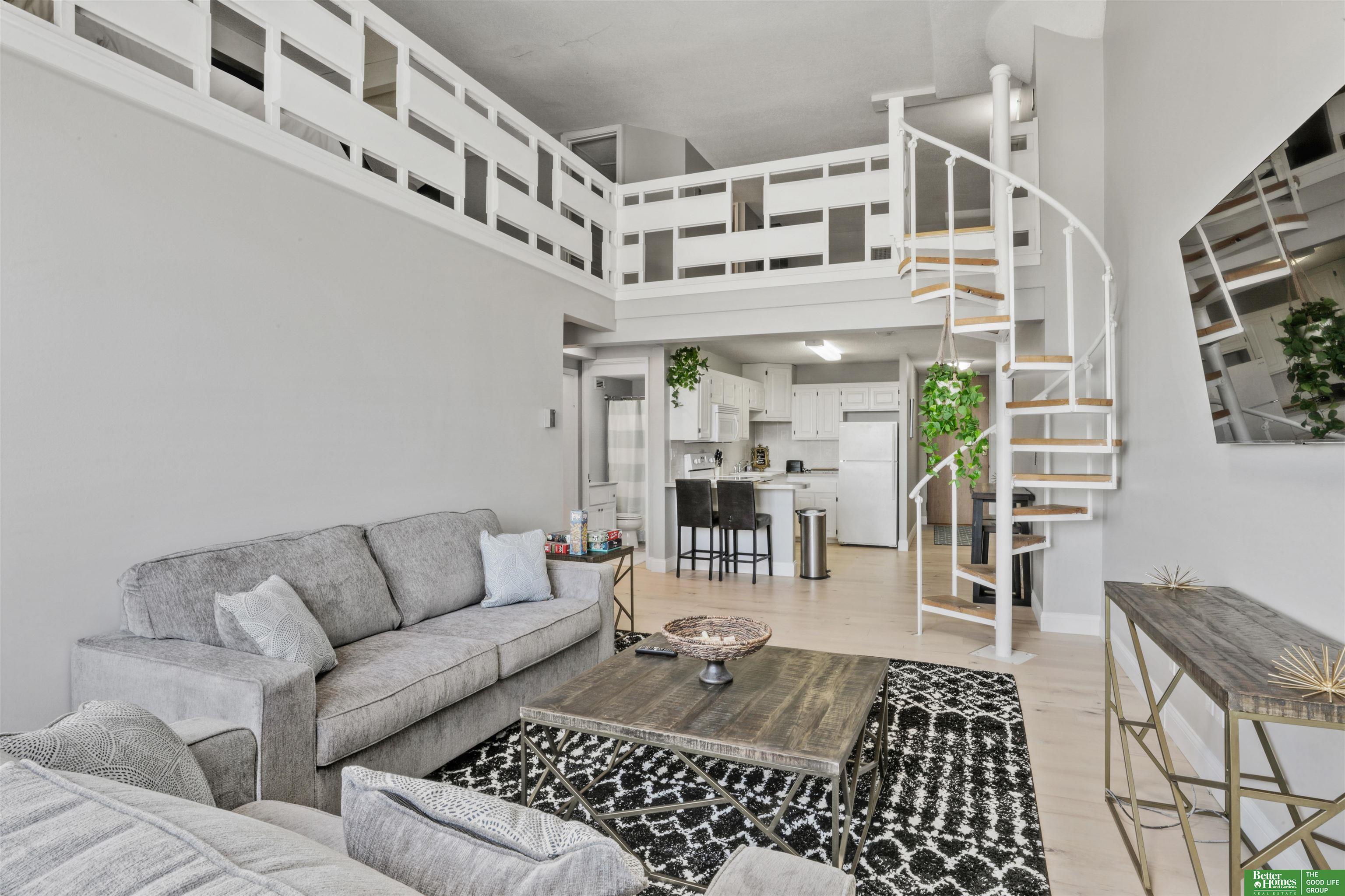 3000 Farnam Street # 6M
