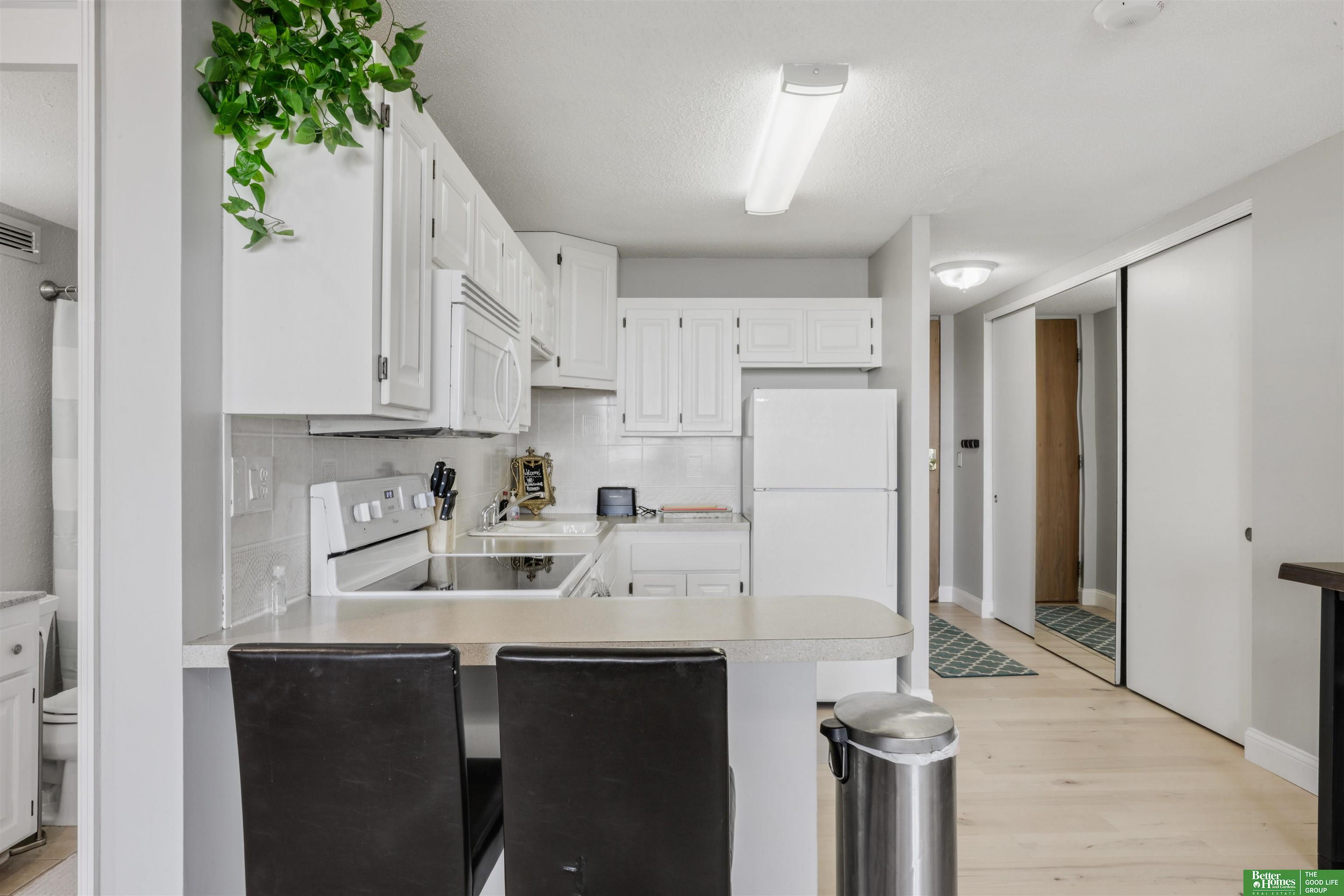 3000 Farnam Street # 6M
