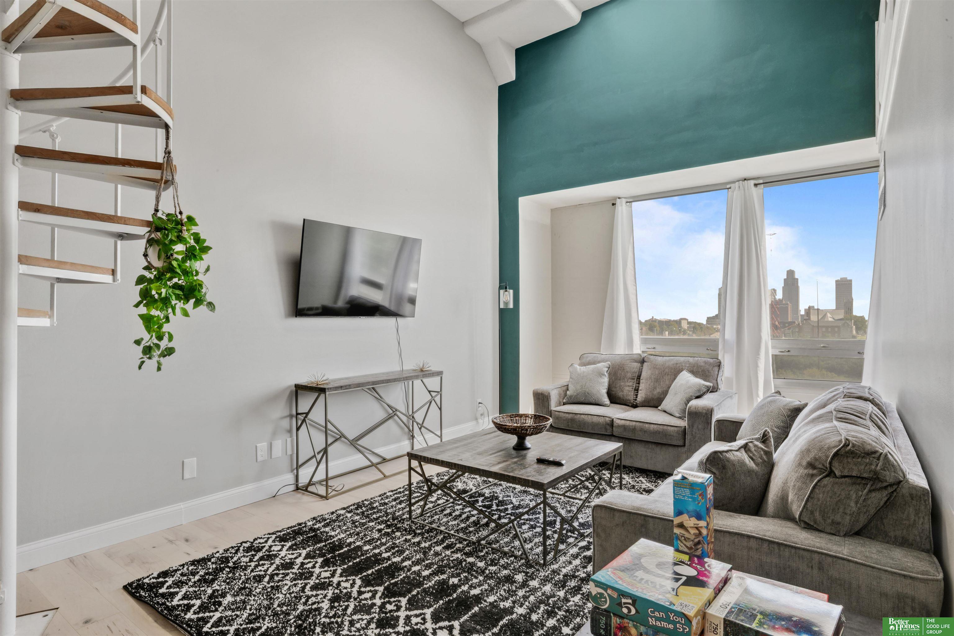 3000 Farnam Street # 6M