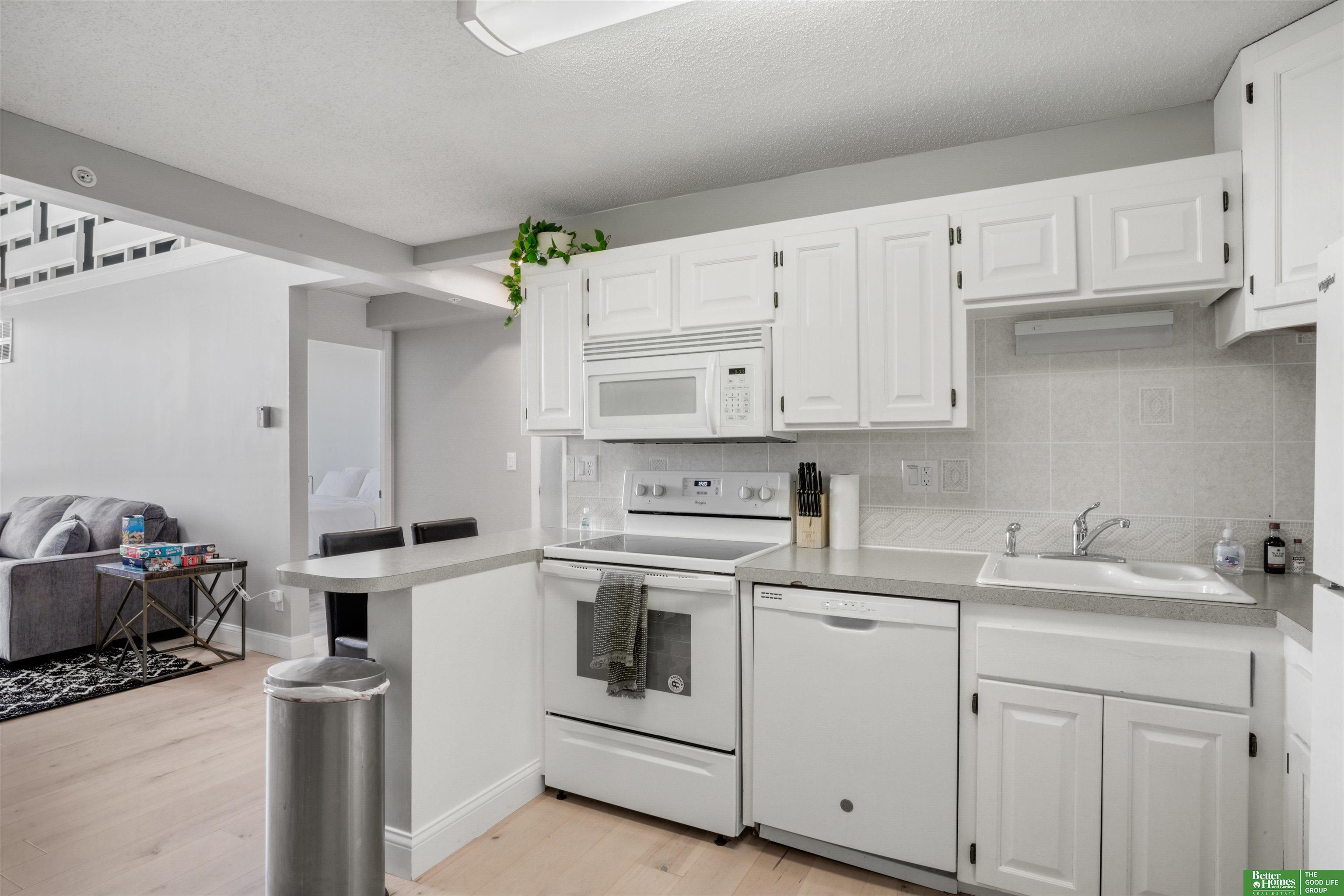 3000 Farnam Street # 6M