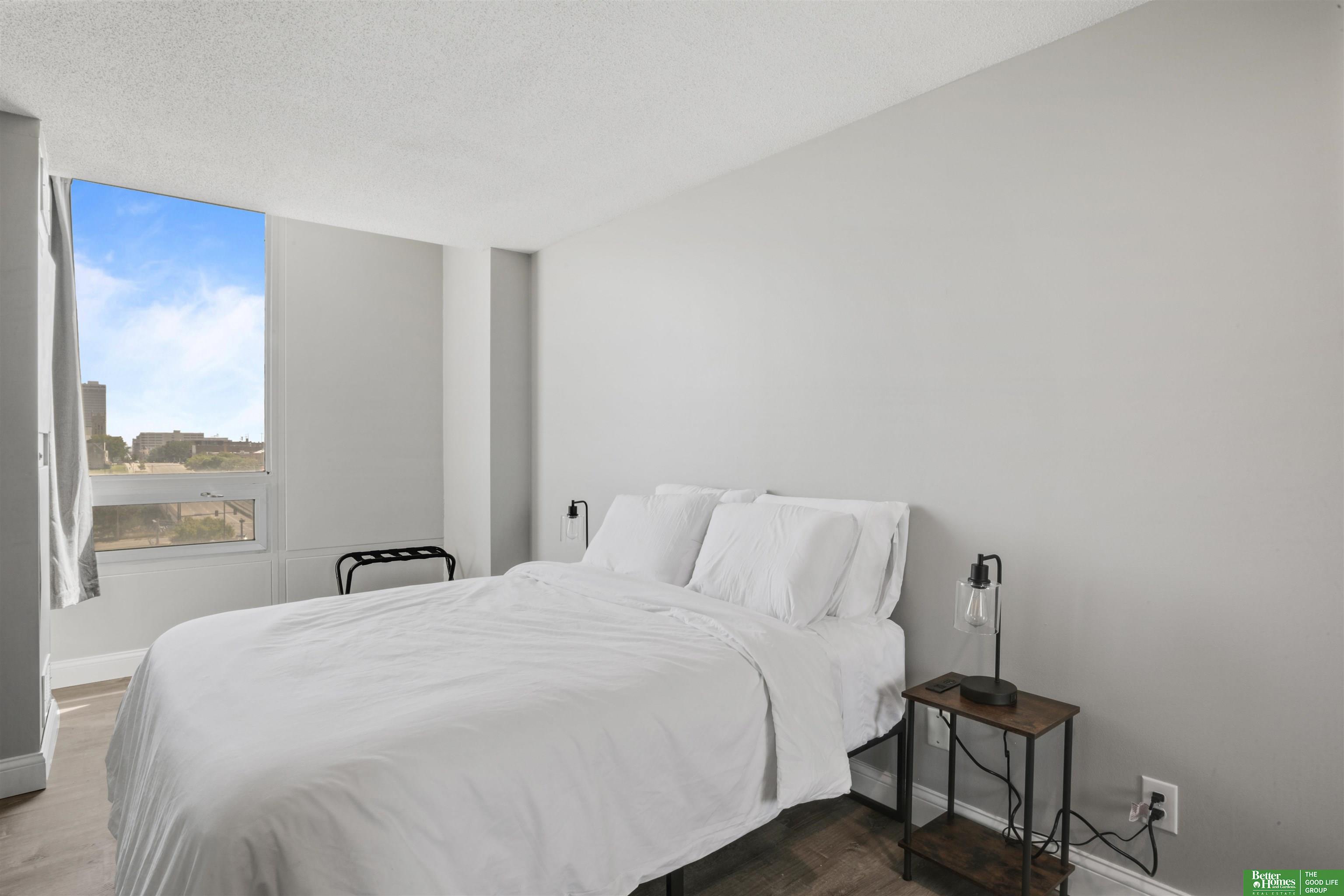 3000 Farnam Street # 6M