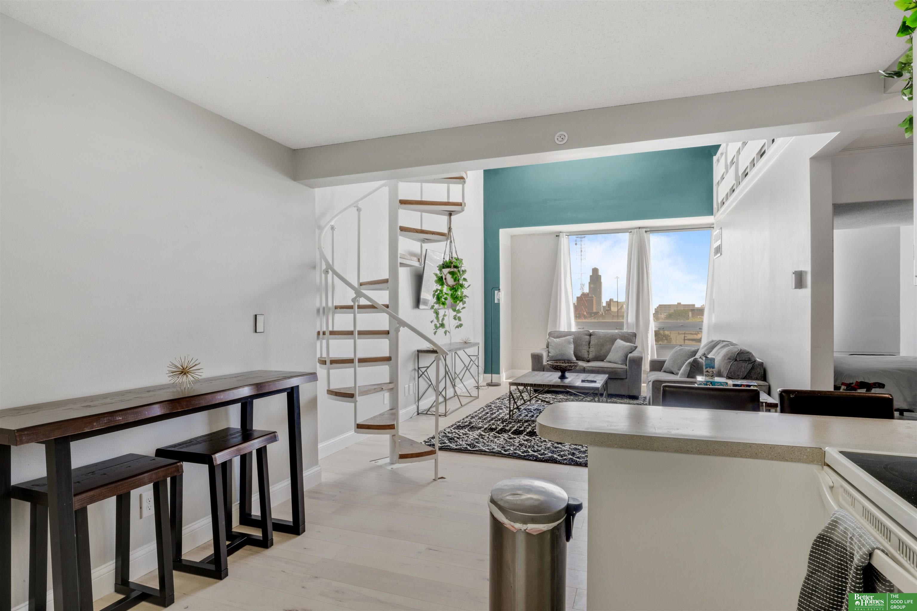 3000 Farnam Street # 6M
