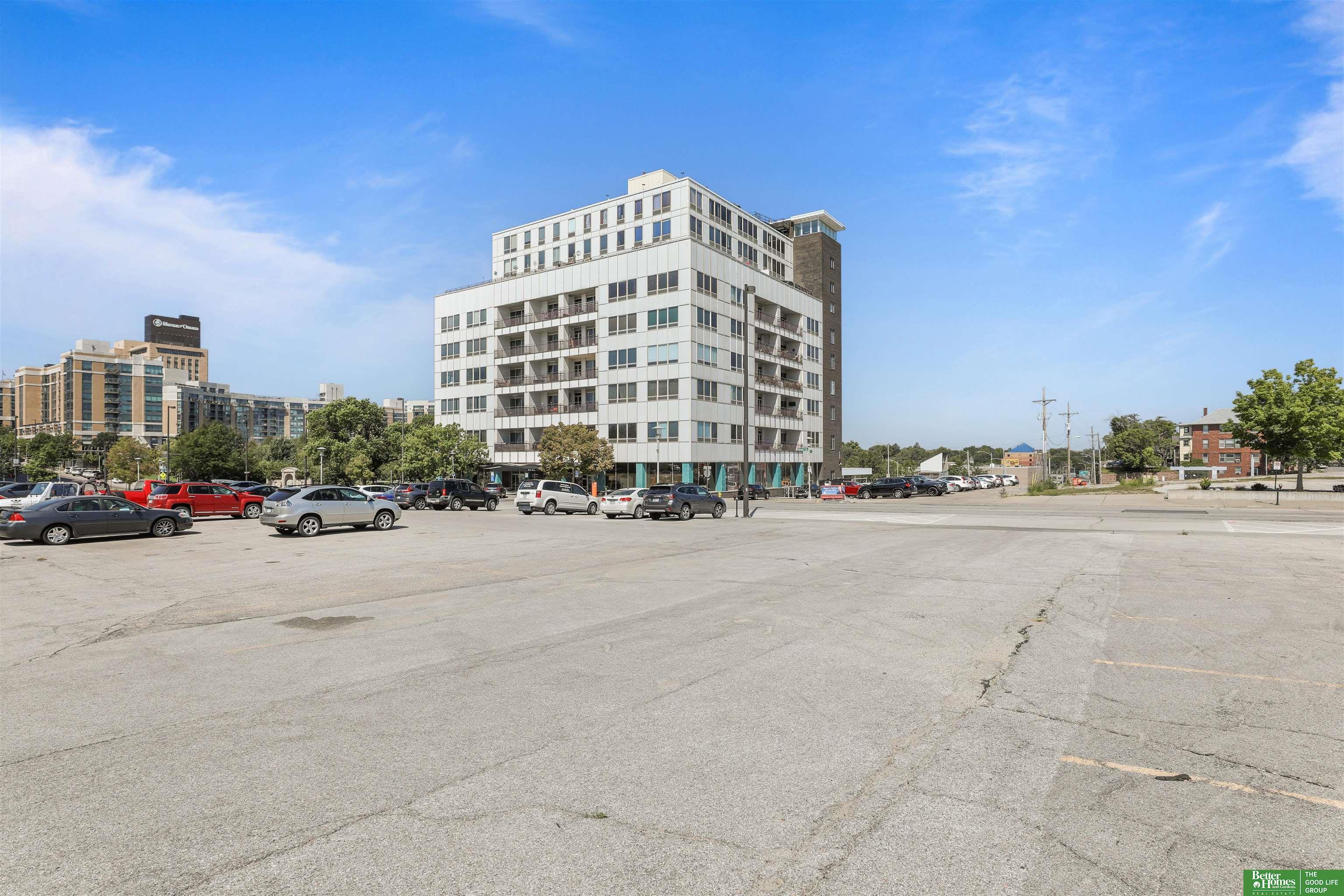 3000 Farnam Street # 6M
