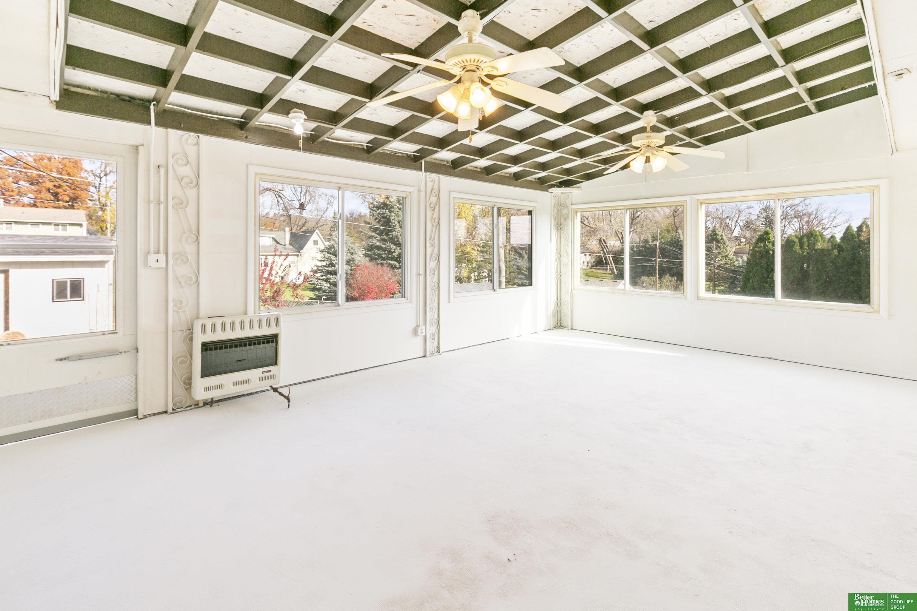 542 E 4th Street