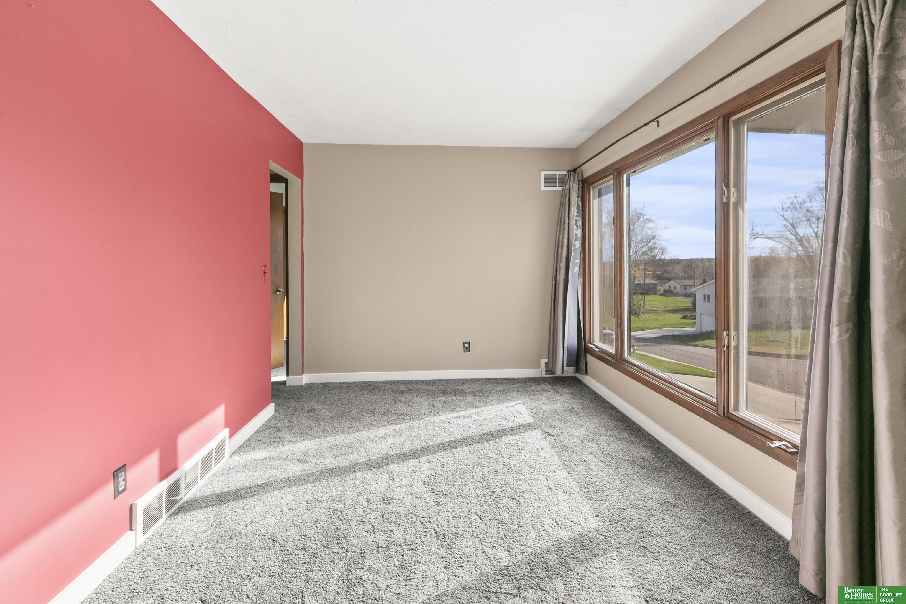 542 E 4th Street