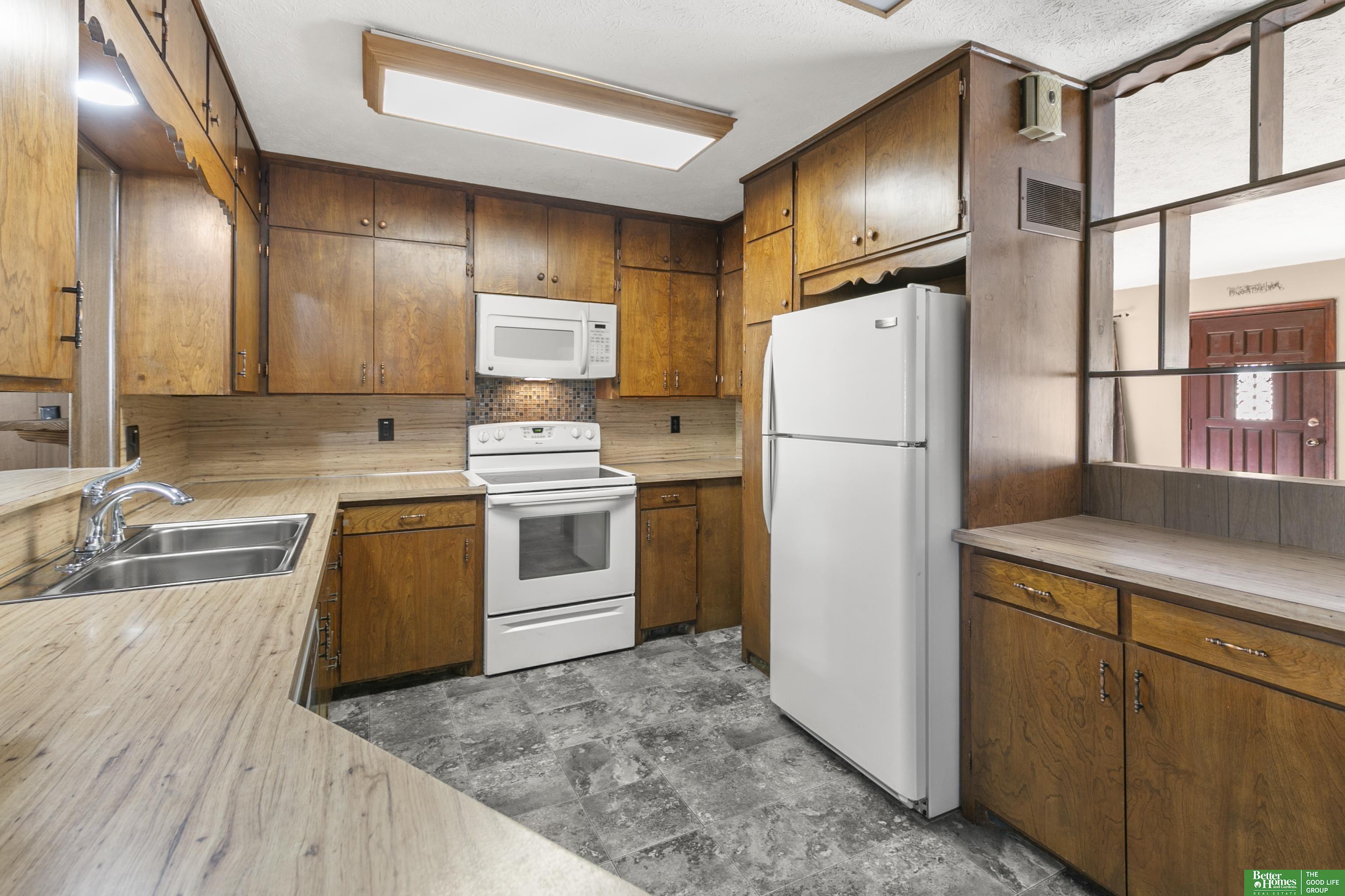 542 E 4th Street