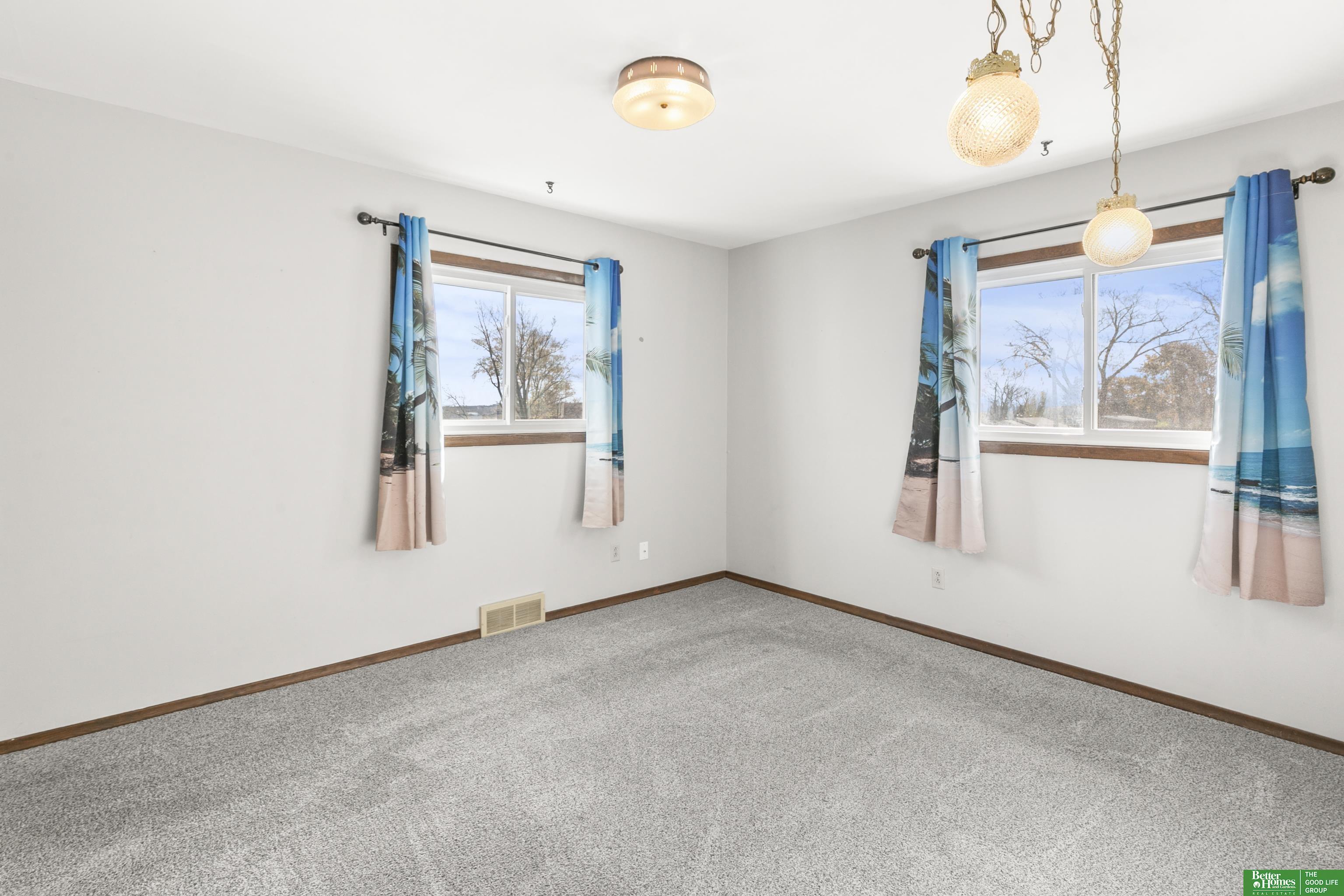 542 E 4th Street