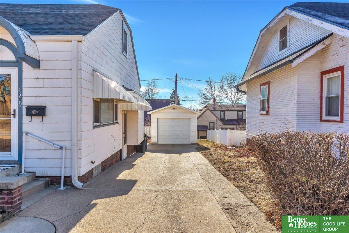 4509 Walnut Street