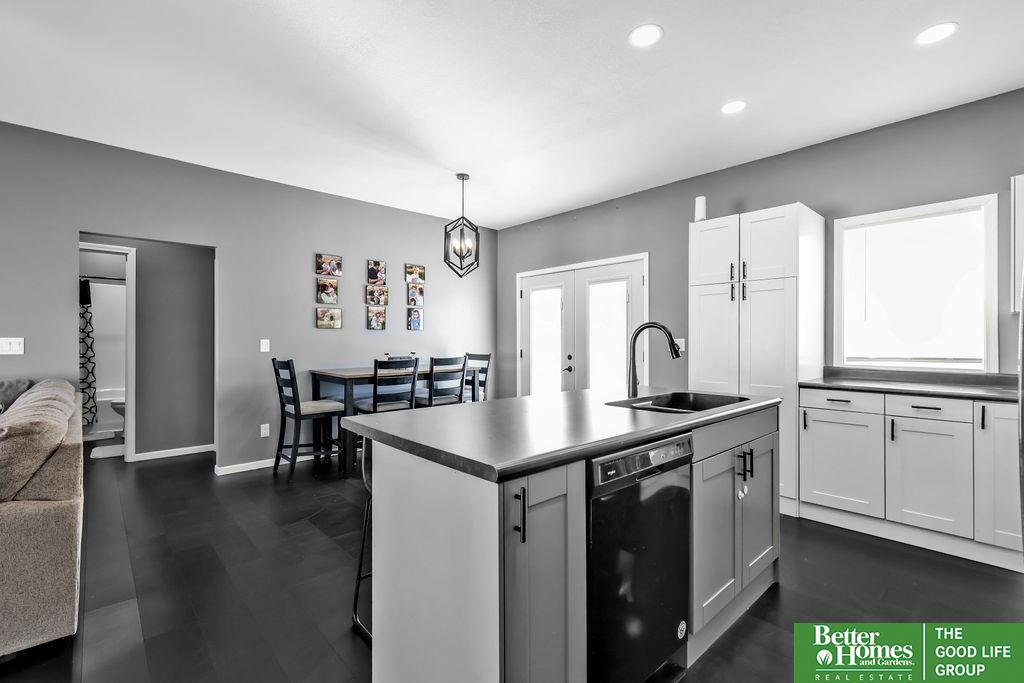 2113 Ridgeway Drive