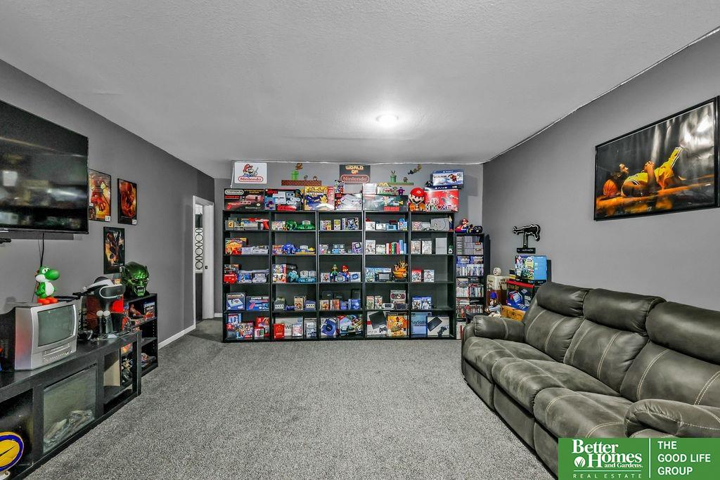 2113 Ridgeway Drive