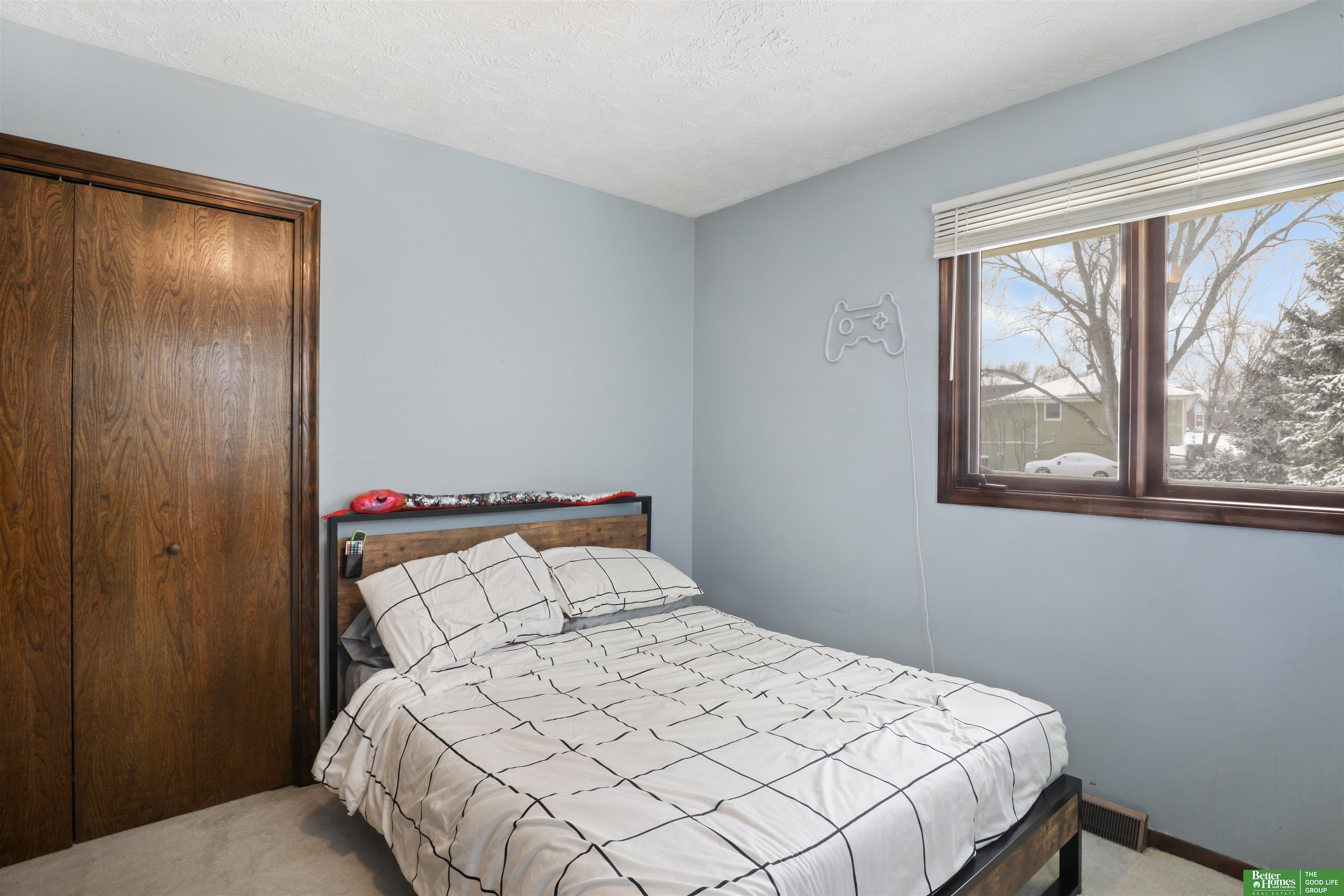 2523 N 121 Circle