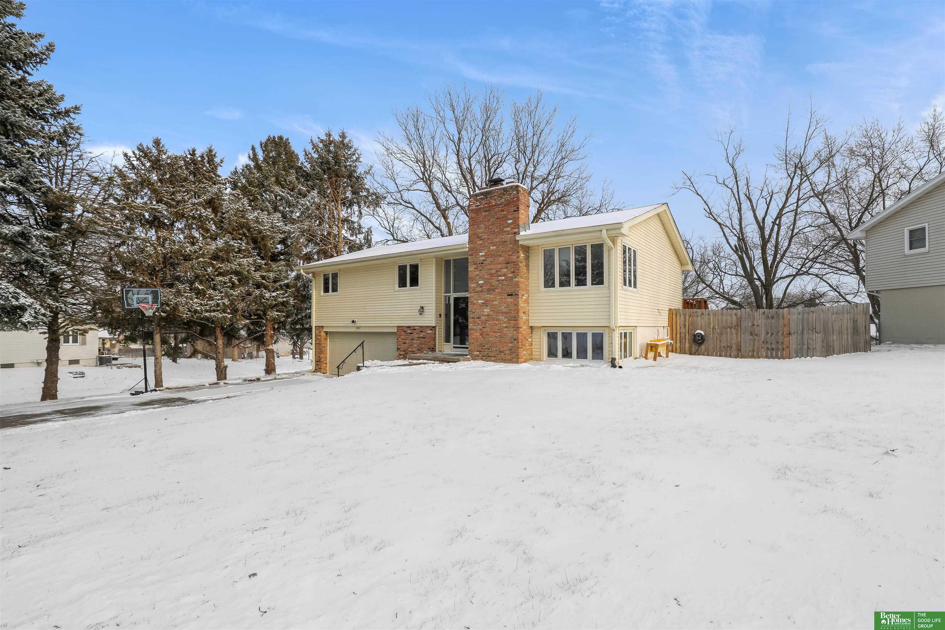 2523 N 121 Circle