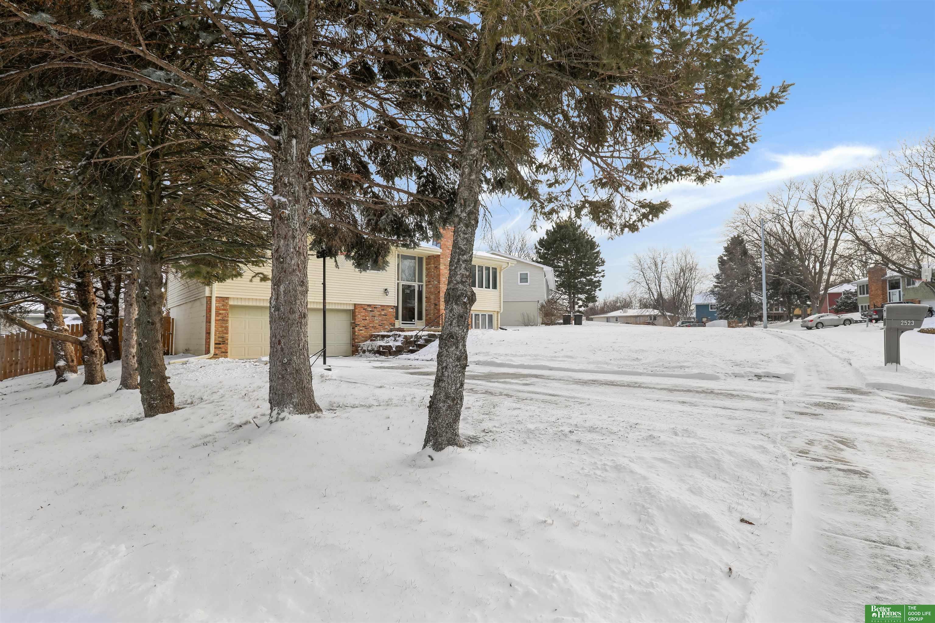 2523 N 121 Circle