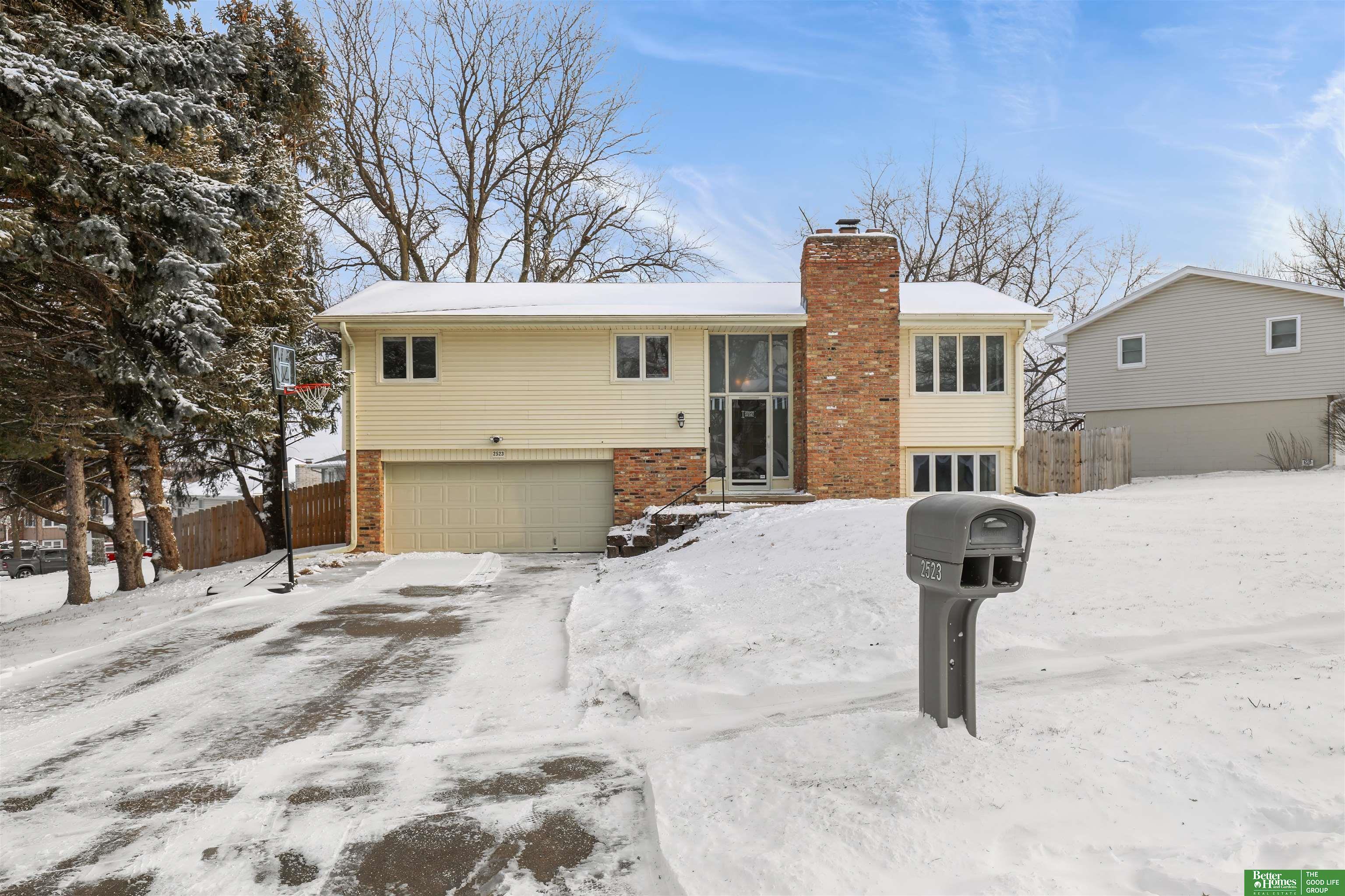2523 N 121 Circle