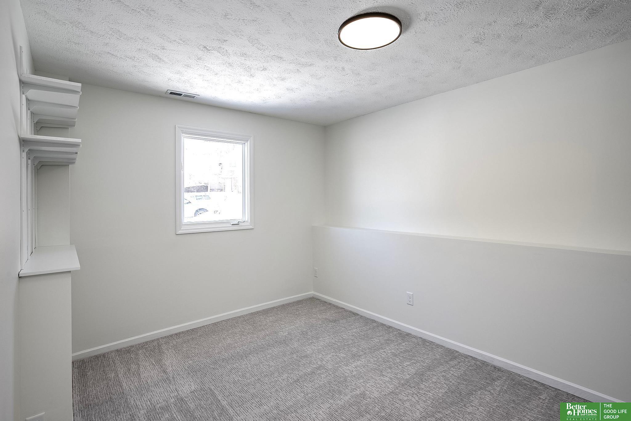 2536 S 153 Circle