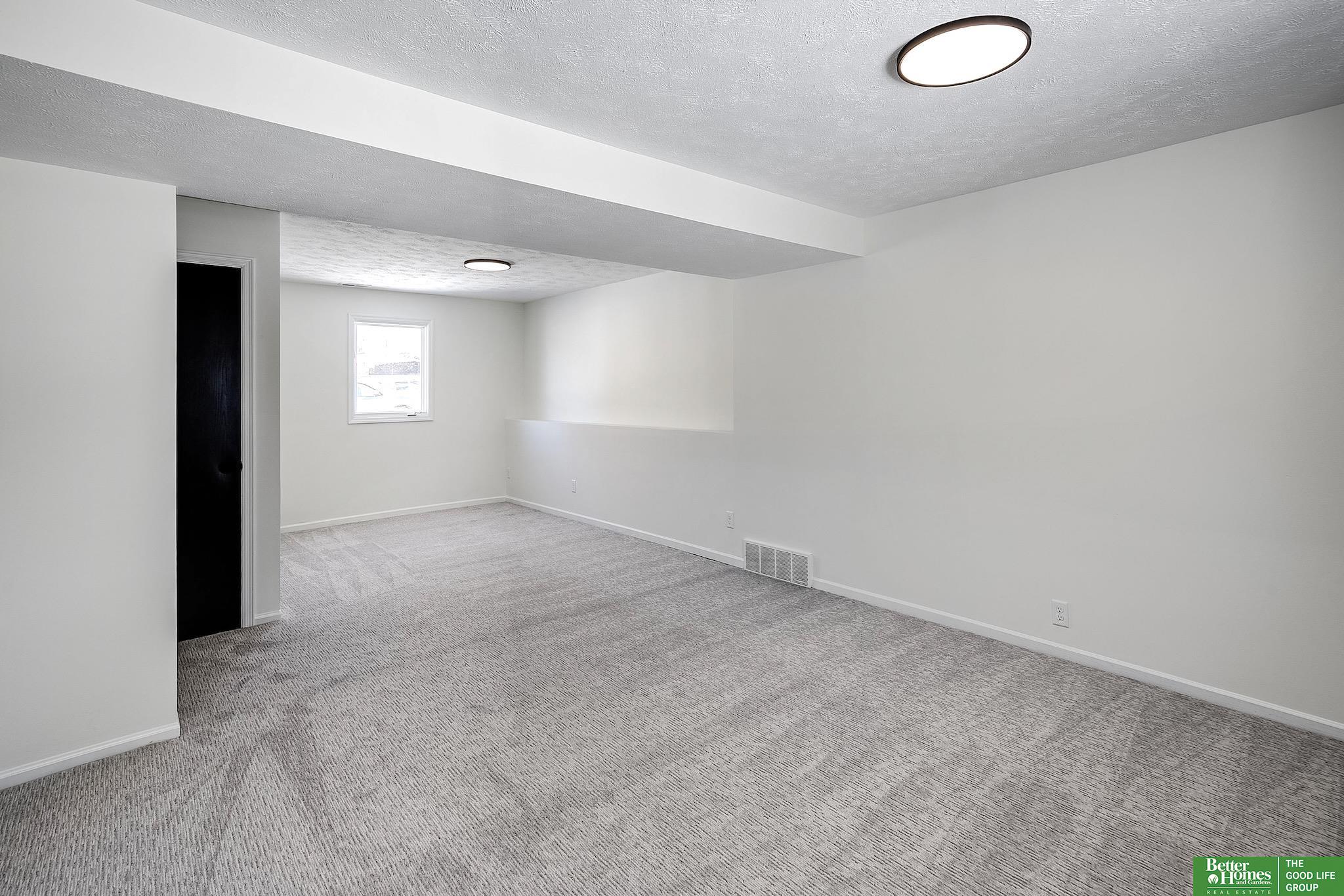2536 S 153 Circle
