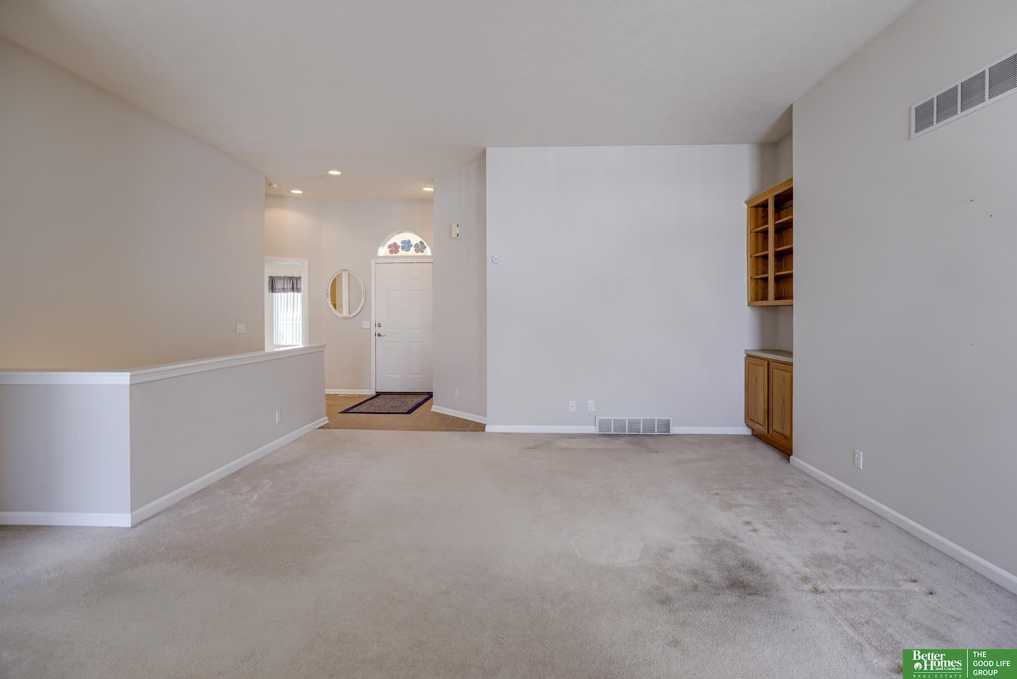 9204 Laurel Plaza