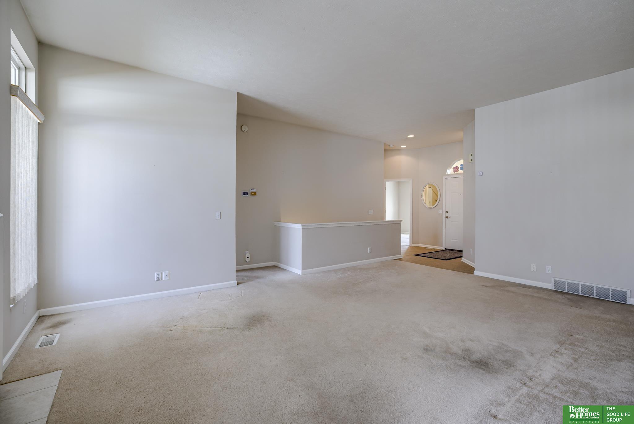 9204 Laurel Plaza