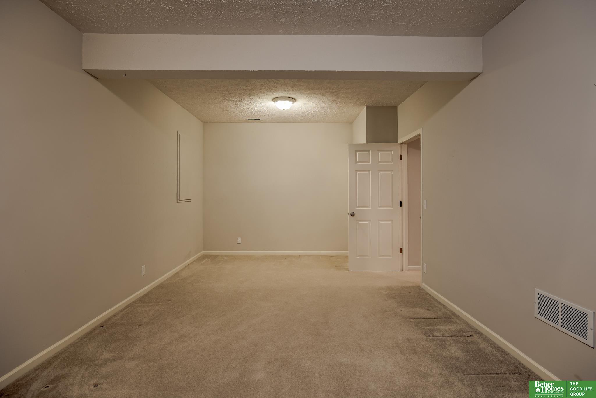 9204 Laurel Plaza