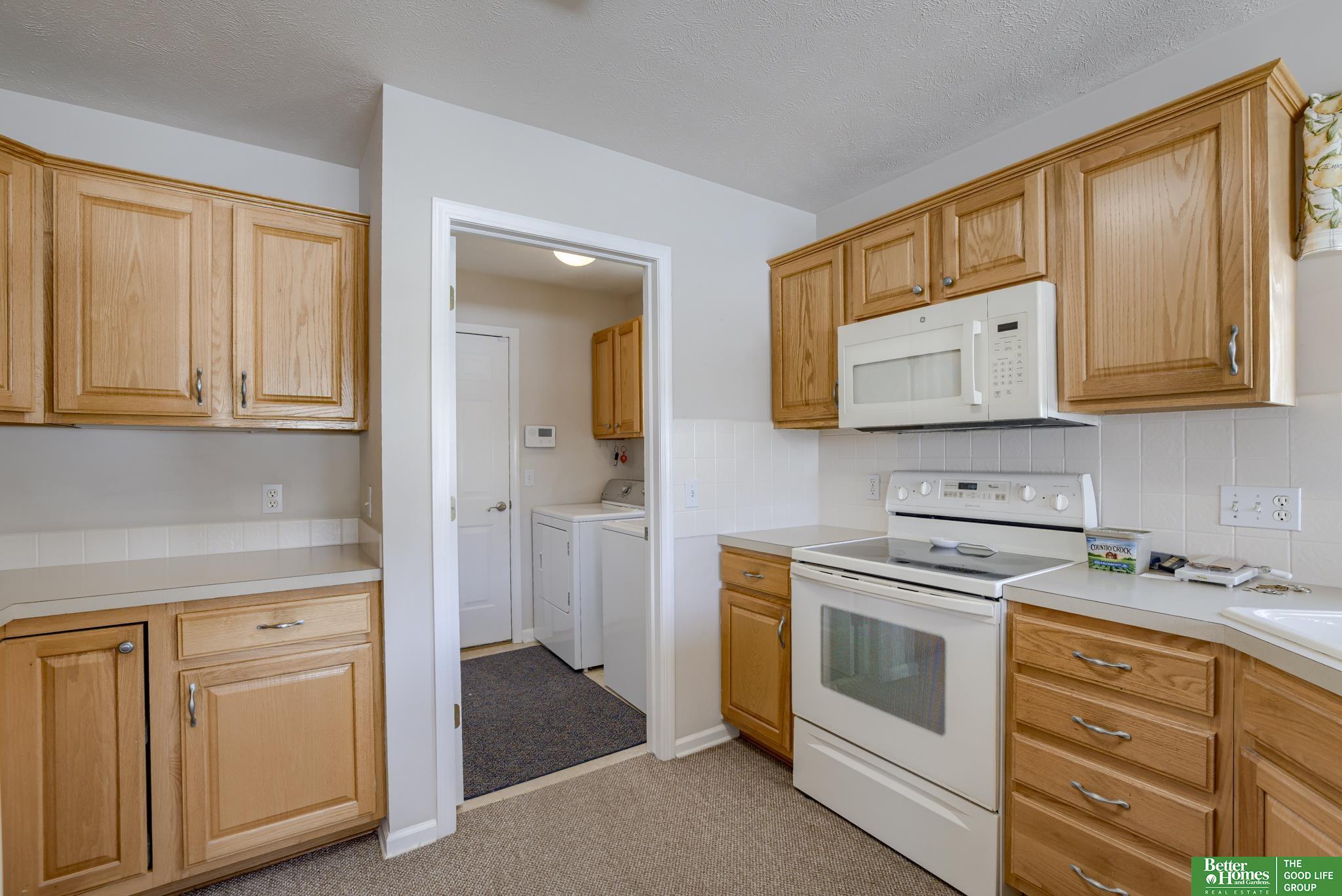 9204 Laurel Plaza
