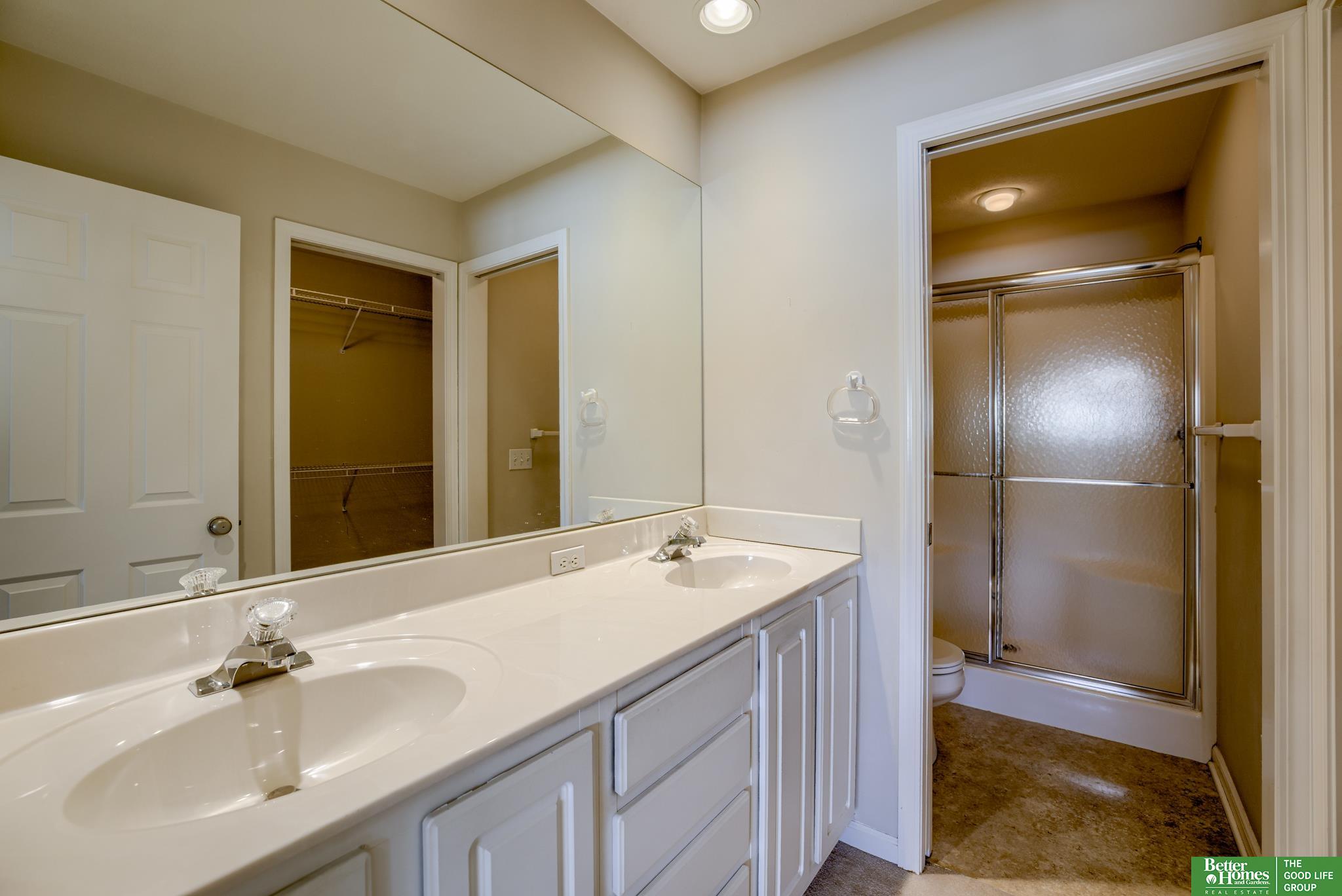 9204 Laurel Plaza