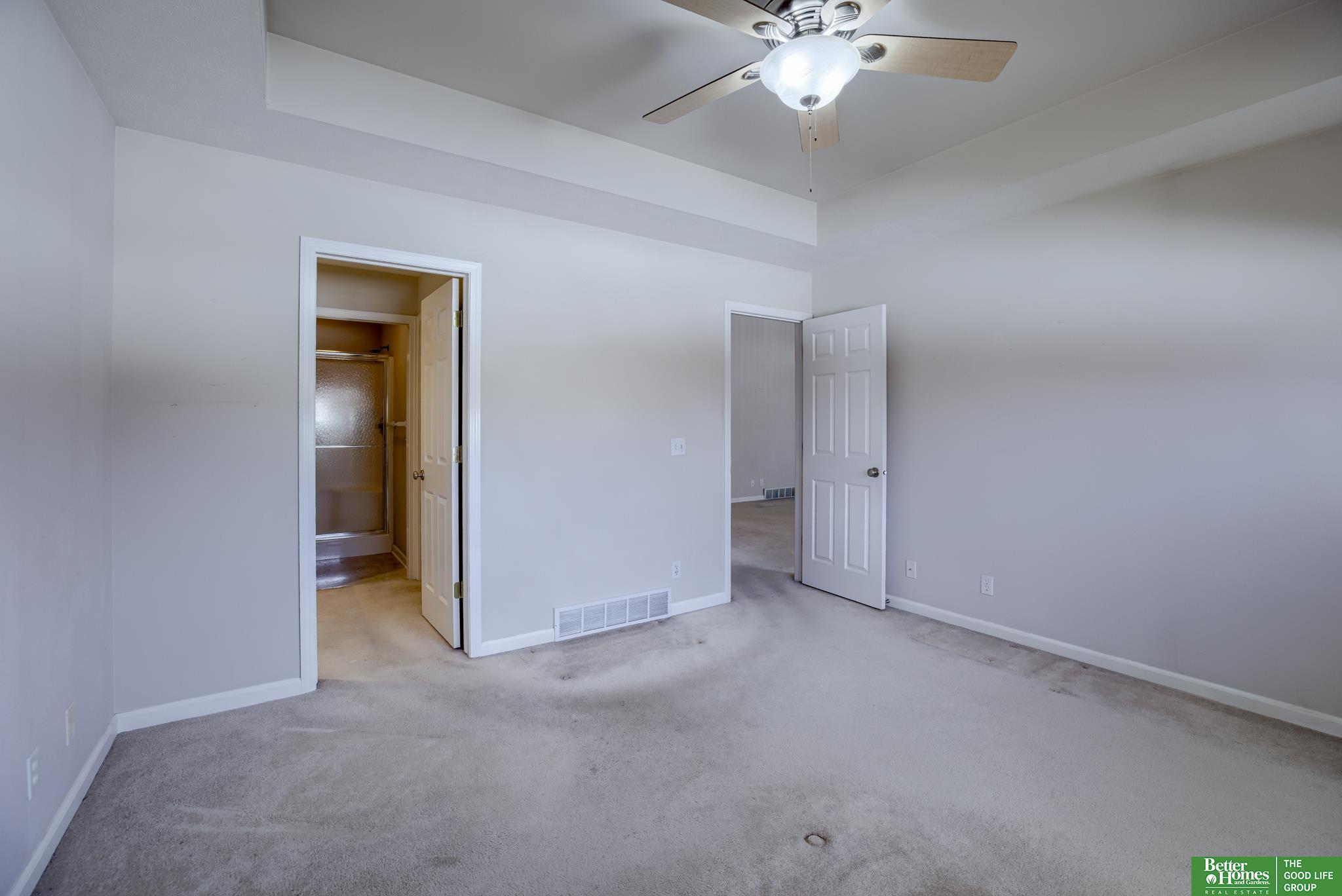 9204 Laurel Plaza