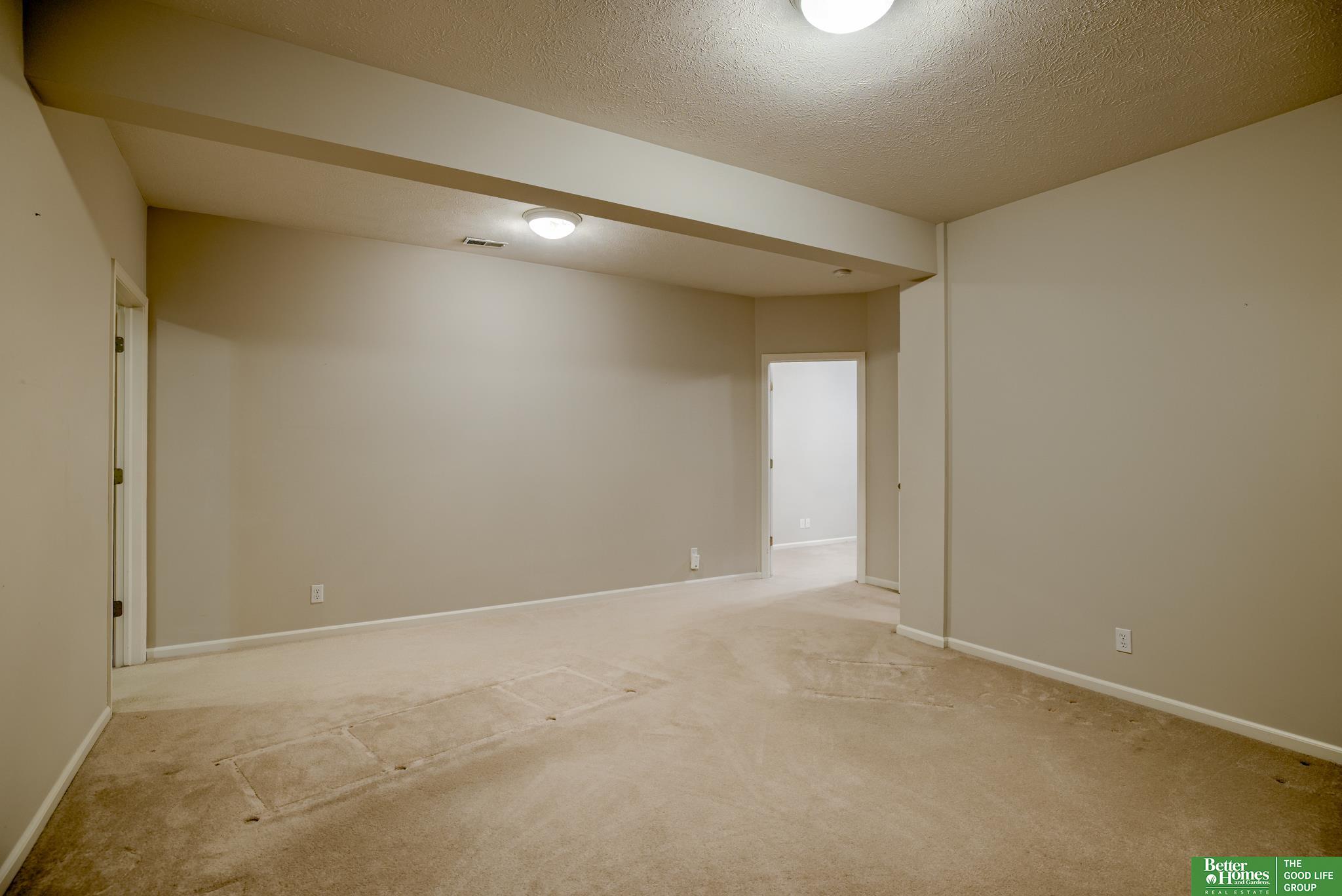 9204 Laurel Plaza