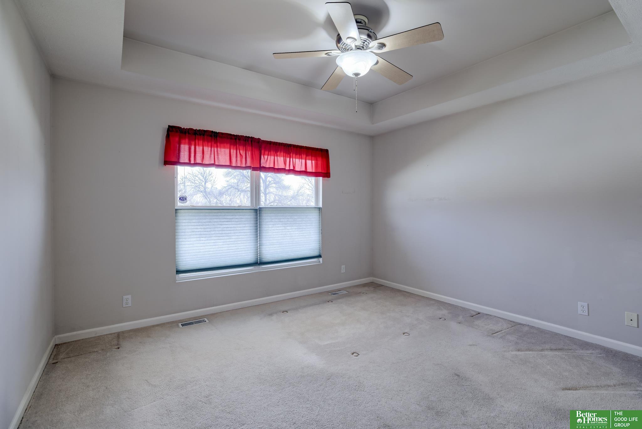 9204 Laurel Plaza