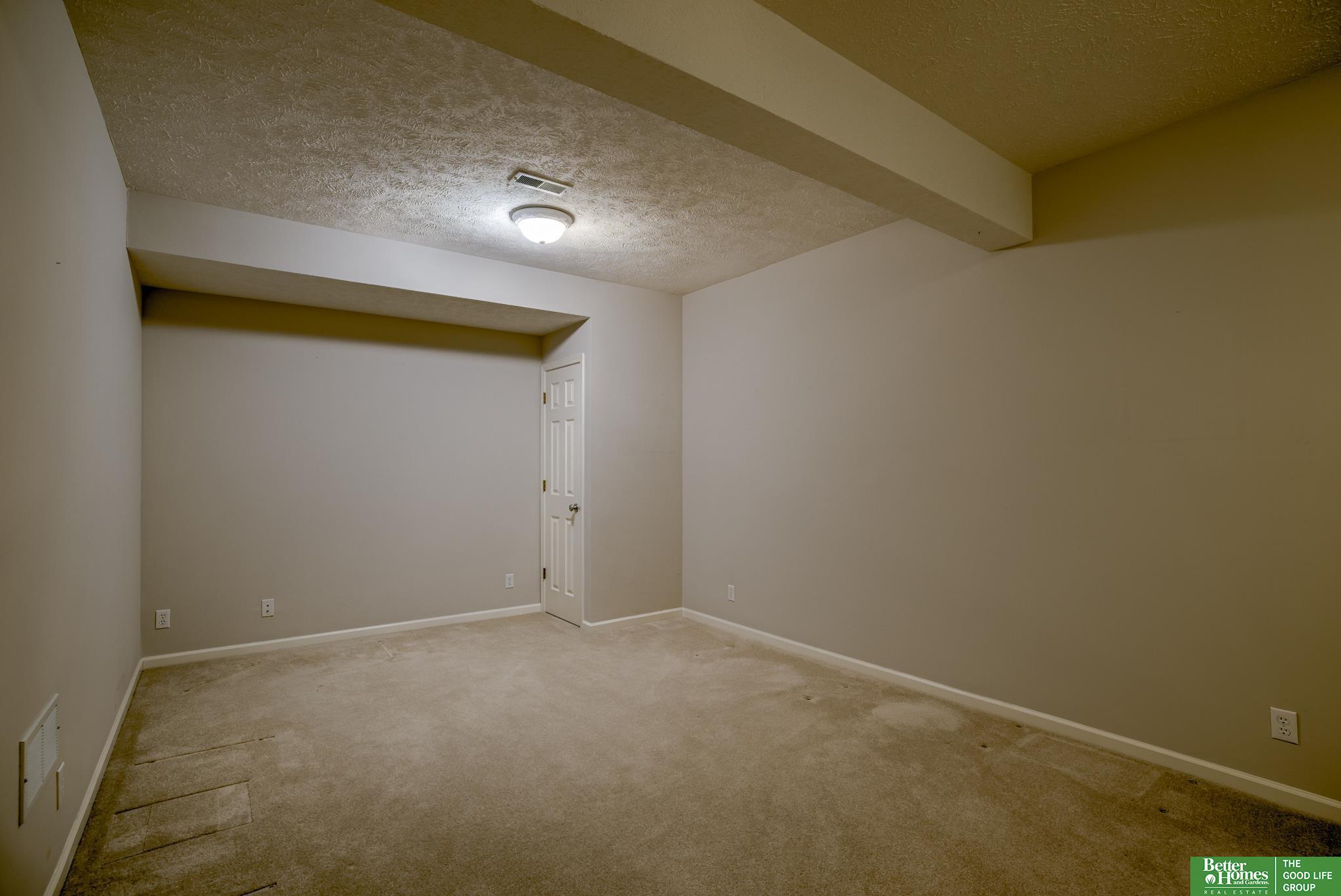 9204 Laurel Plaza