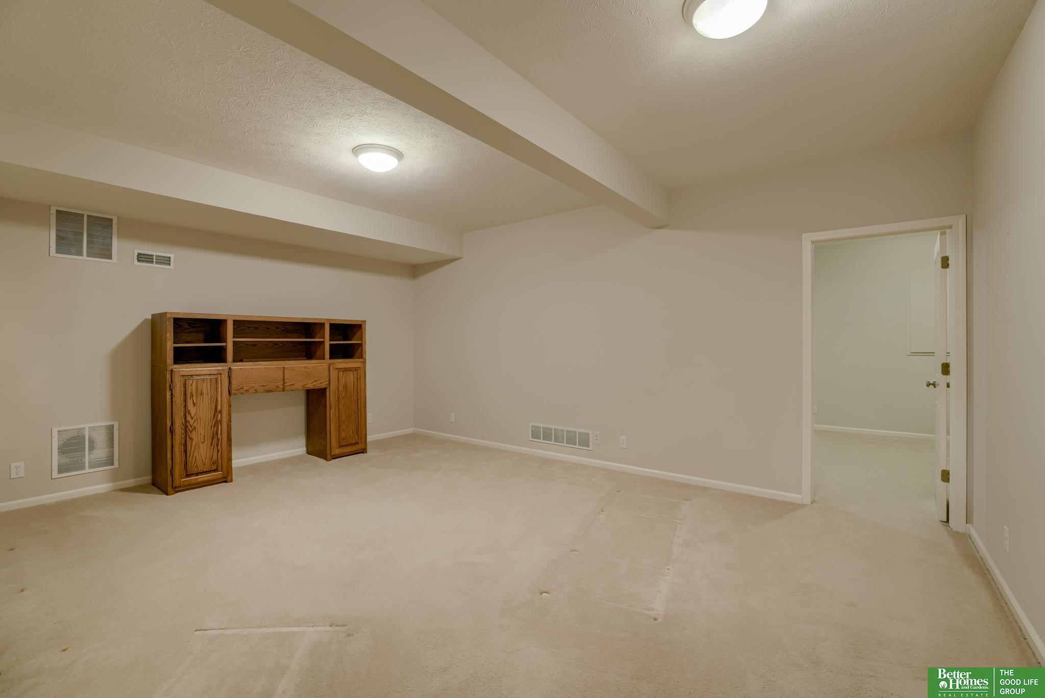 9204 Laurel Plaza