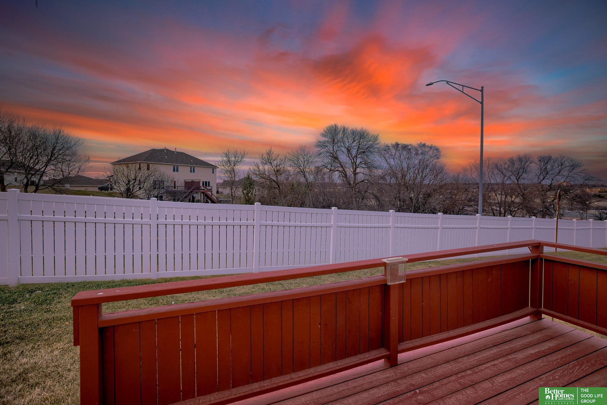 9204 Laurel Plaza