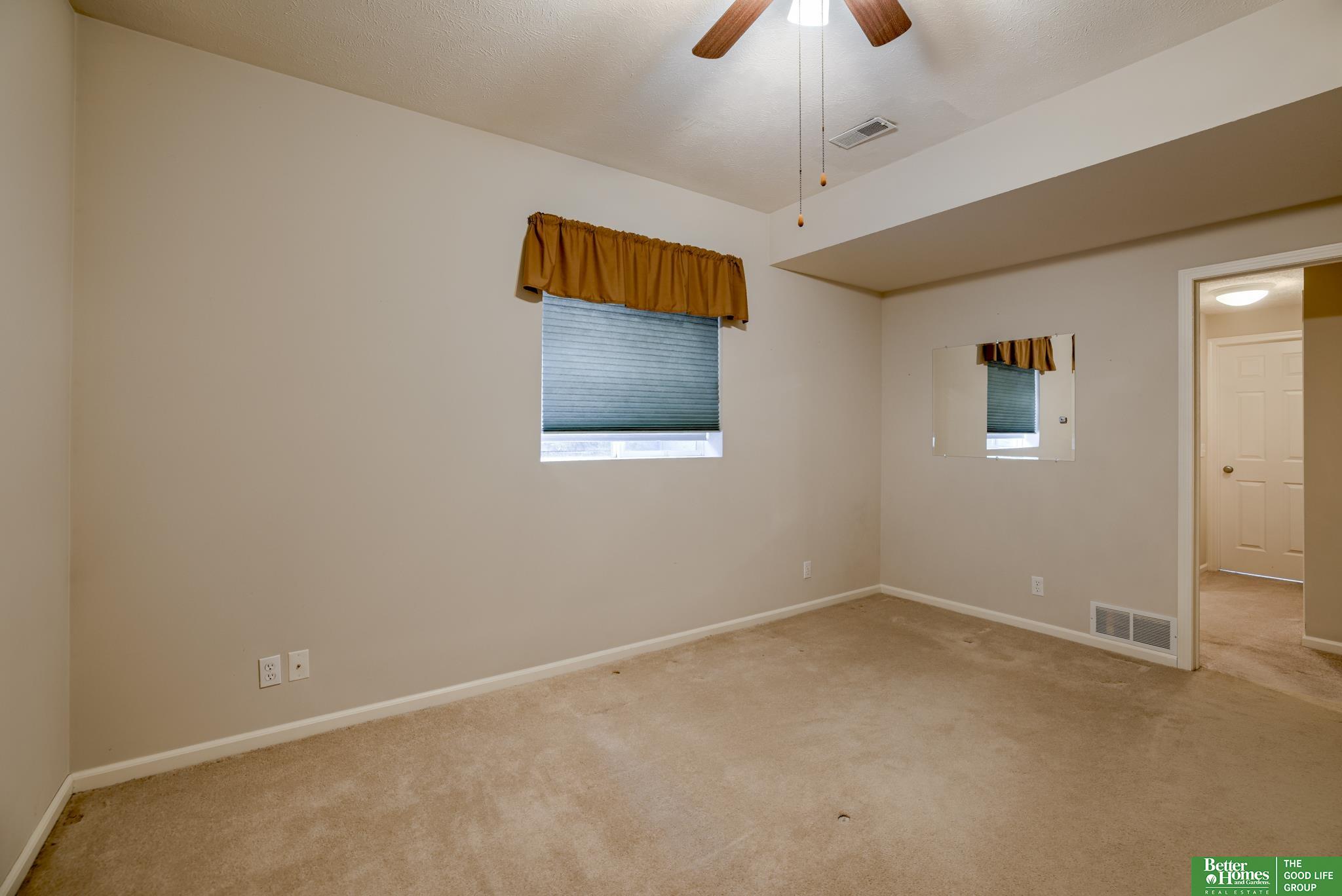 9204 Laurel Plaza