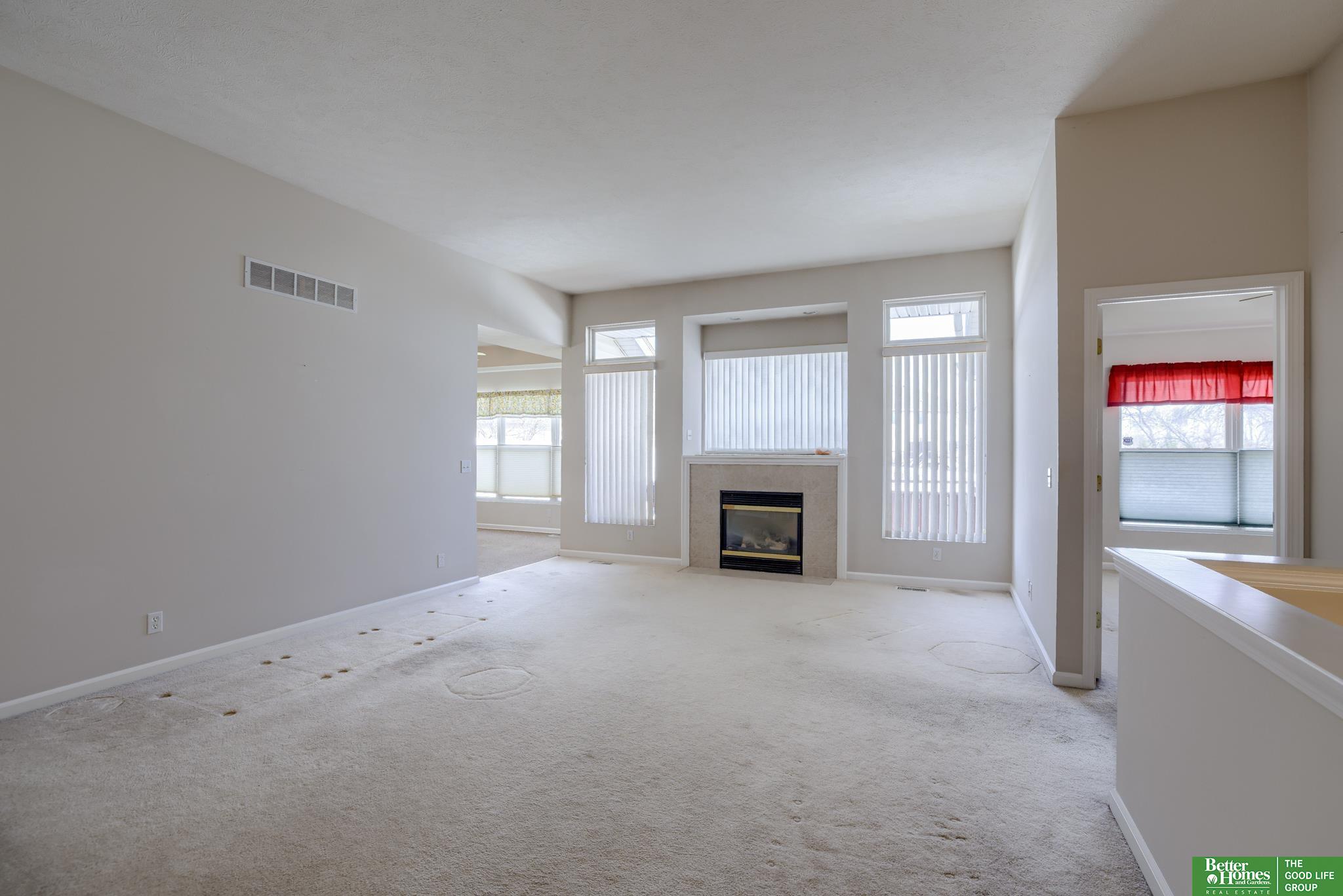 9204 Laurel Plaza