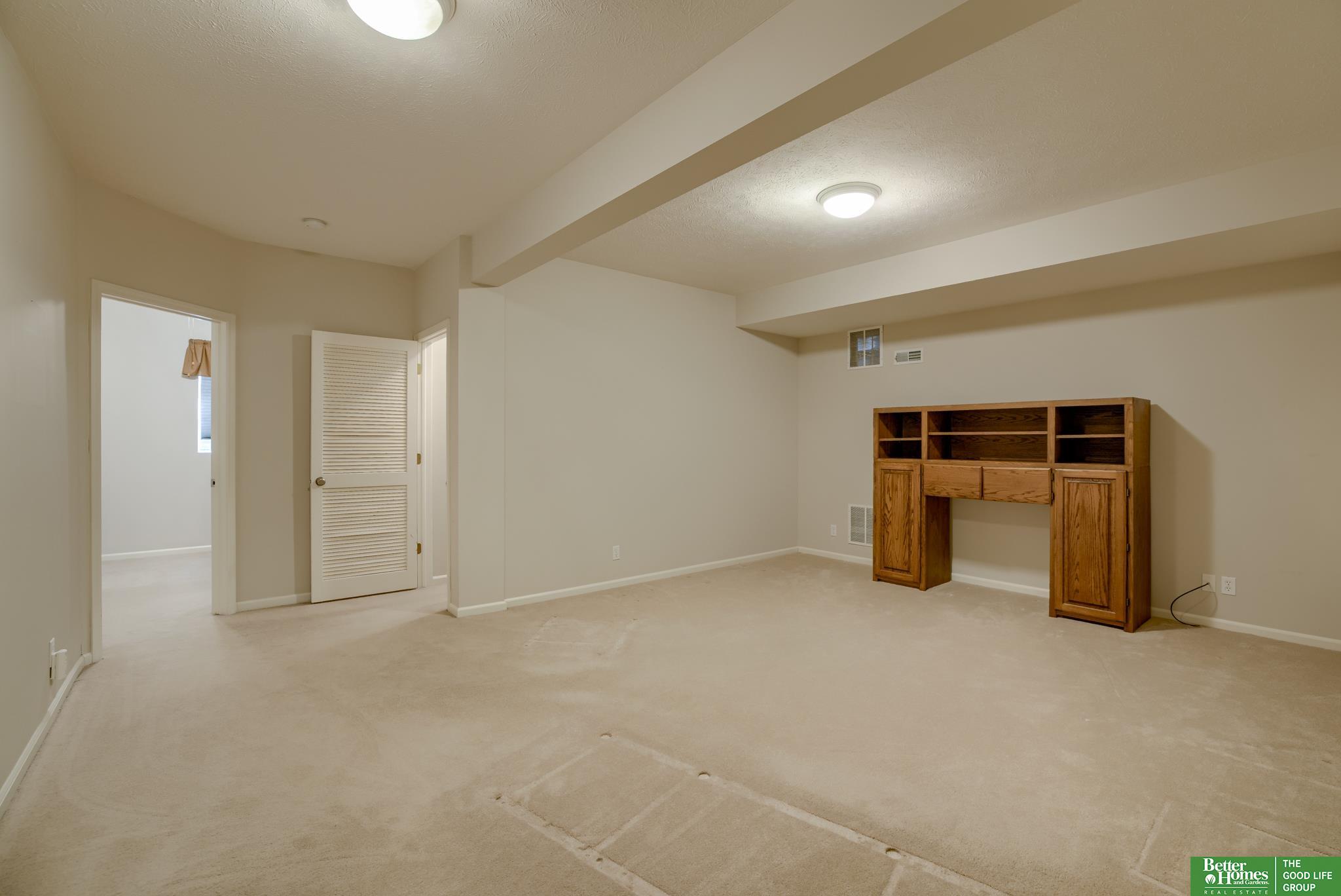9204 Laurel Plaza