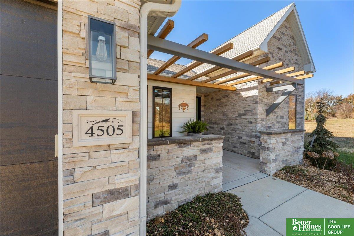 4505 Hawthorne Drive