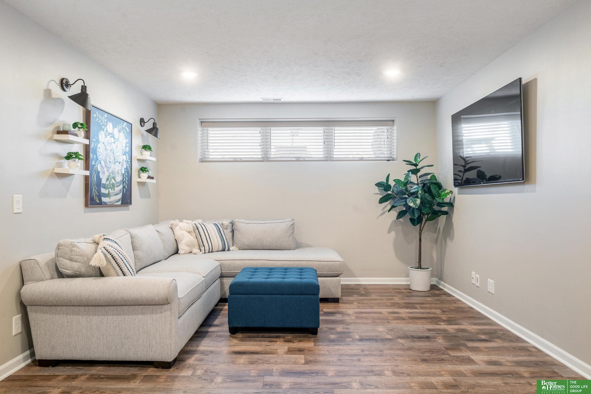 11006 Cove Hollow Drive
