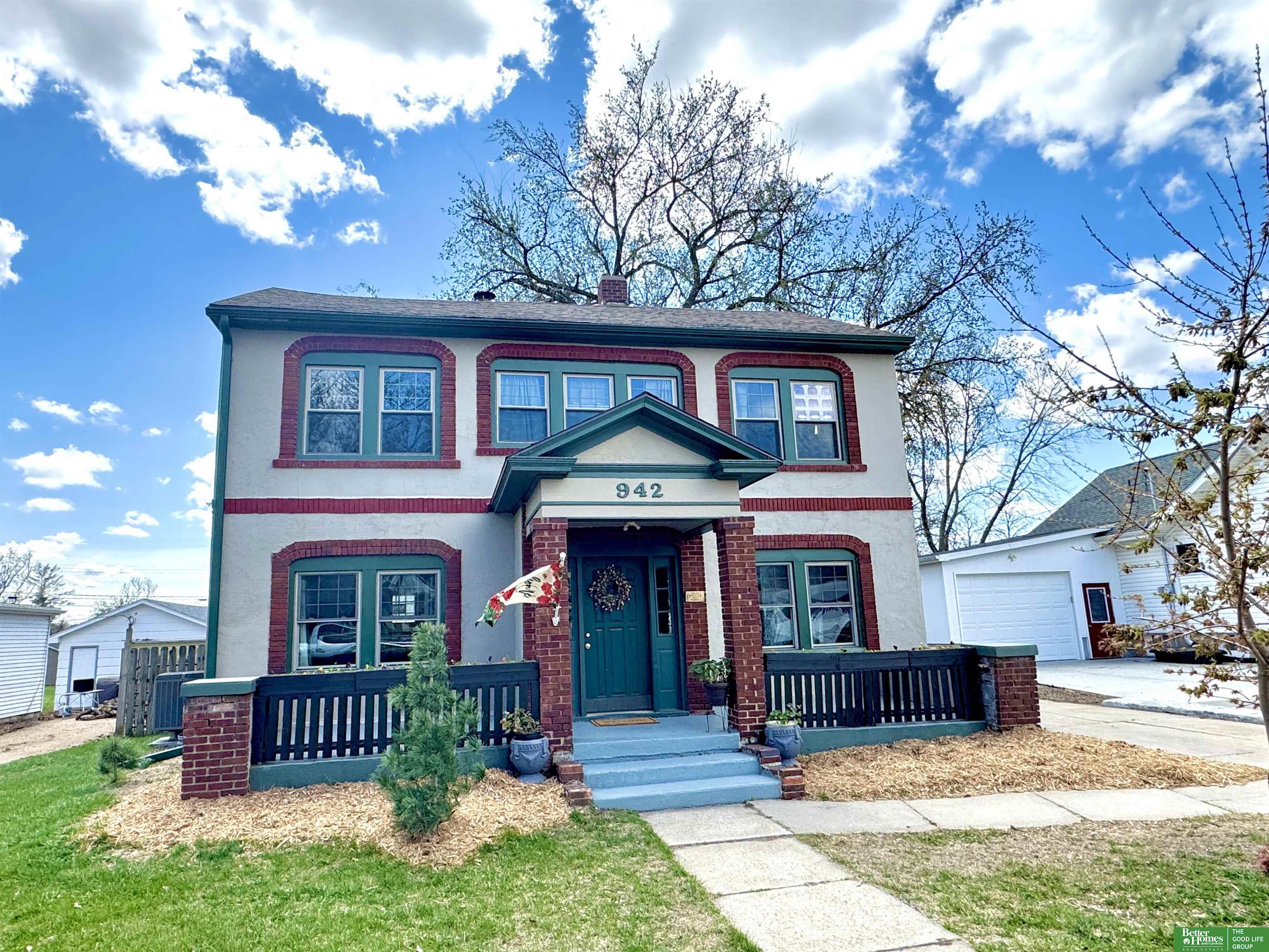 942 E 5th Street