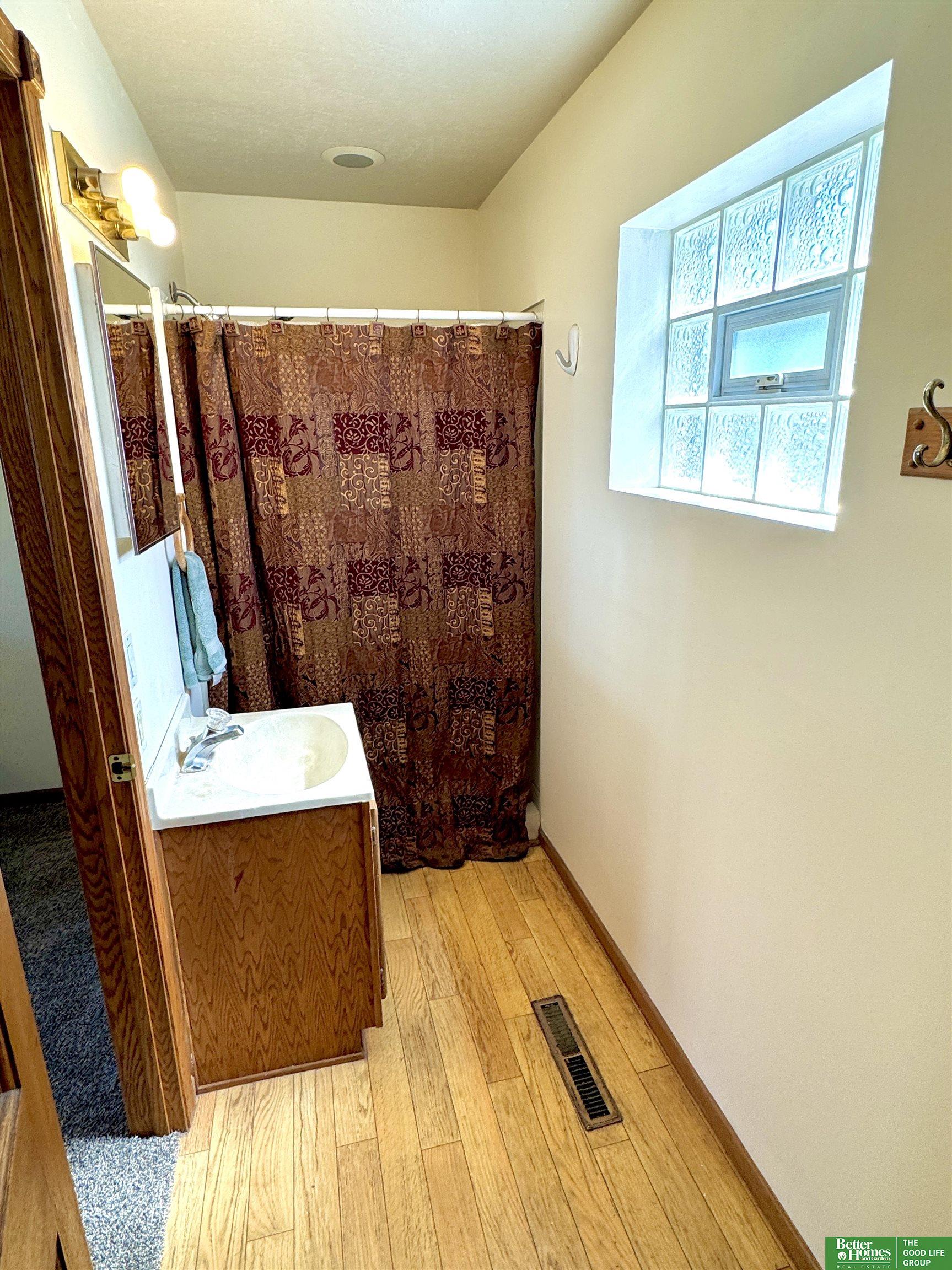 942 E 5th Street