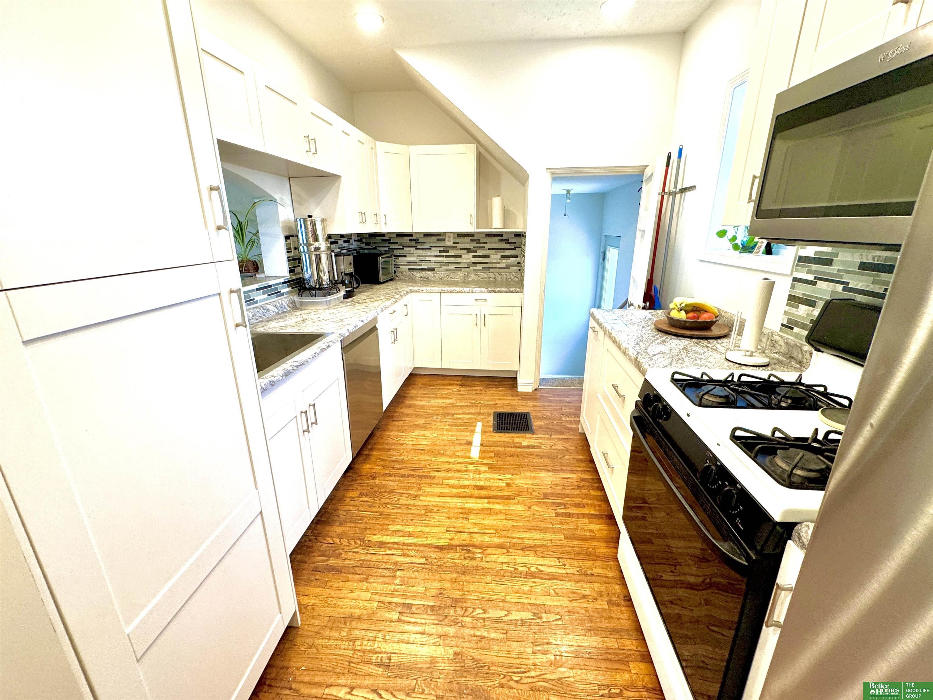 942 E 5th Street