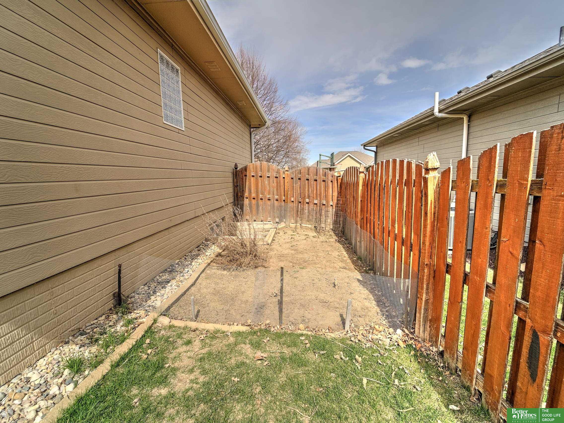2707 John Street