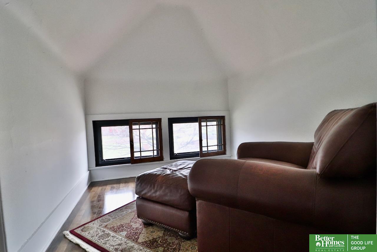 118 S 49th Avenue