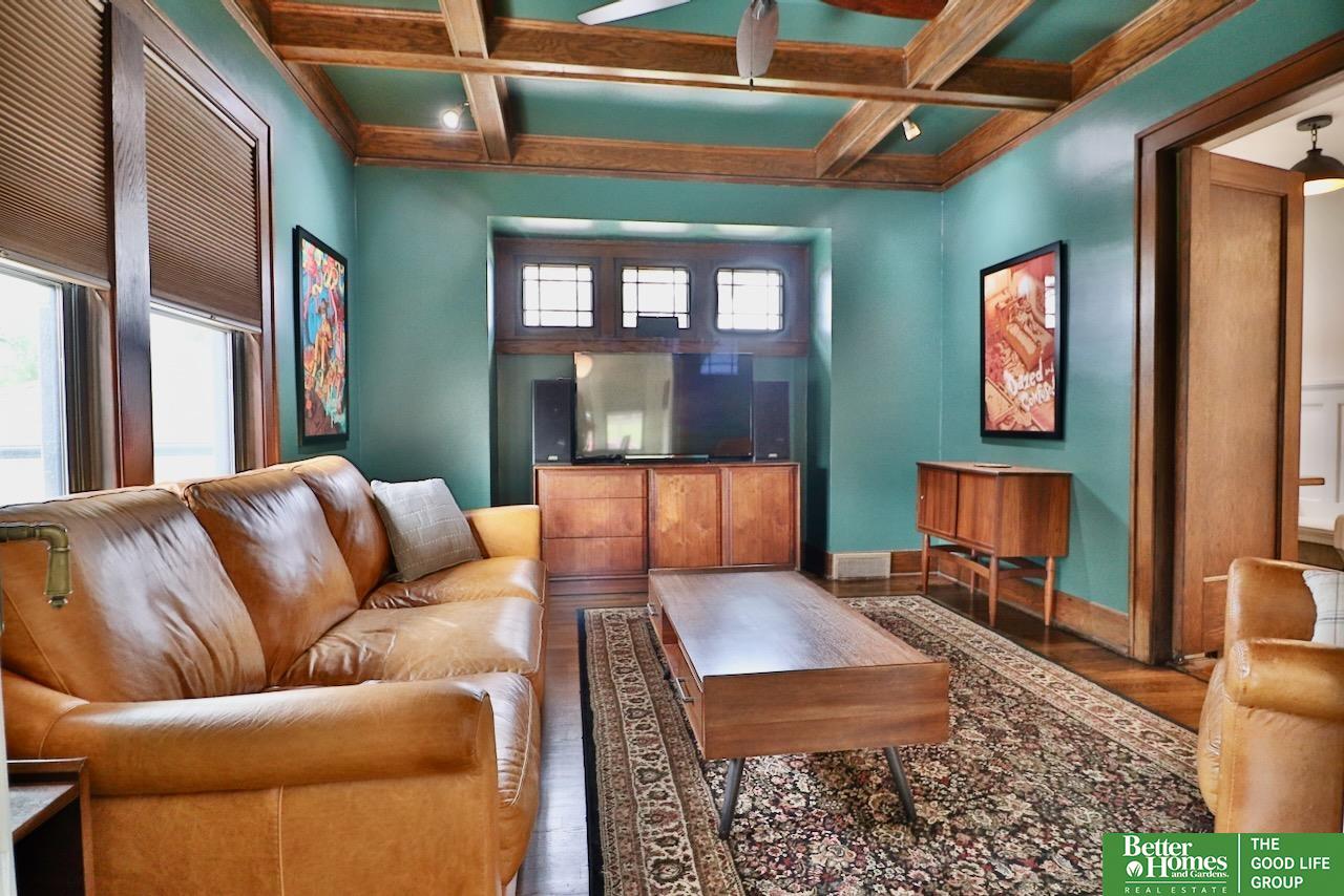 118 S 49th Avenue