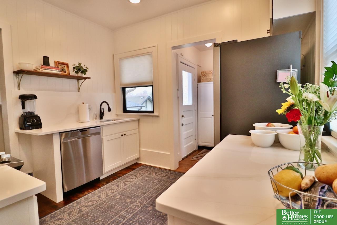 118 S 49th Avenue