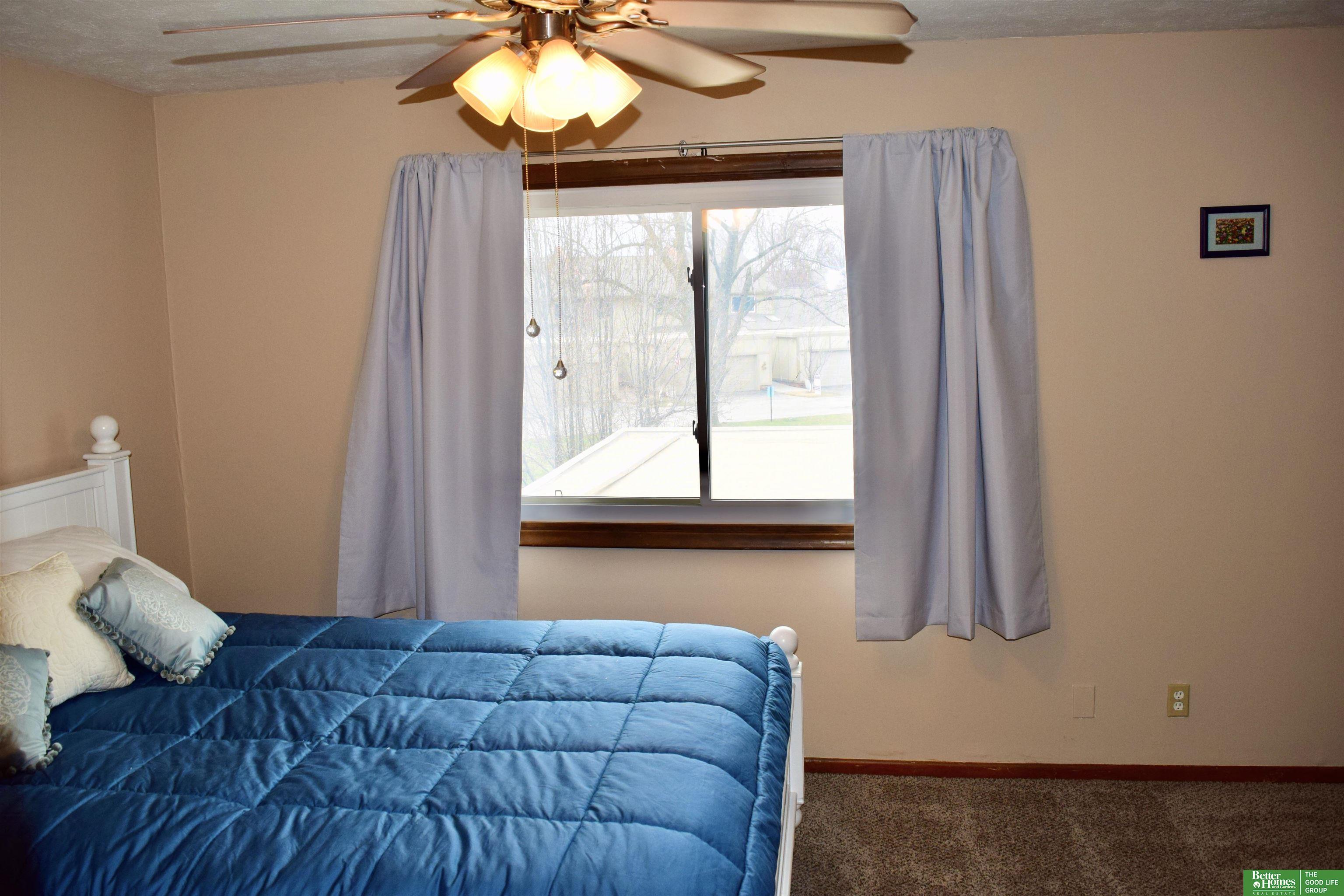 6013 Oakcrest Plaza # 33