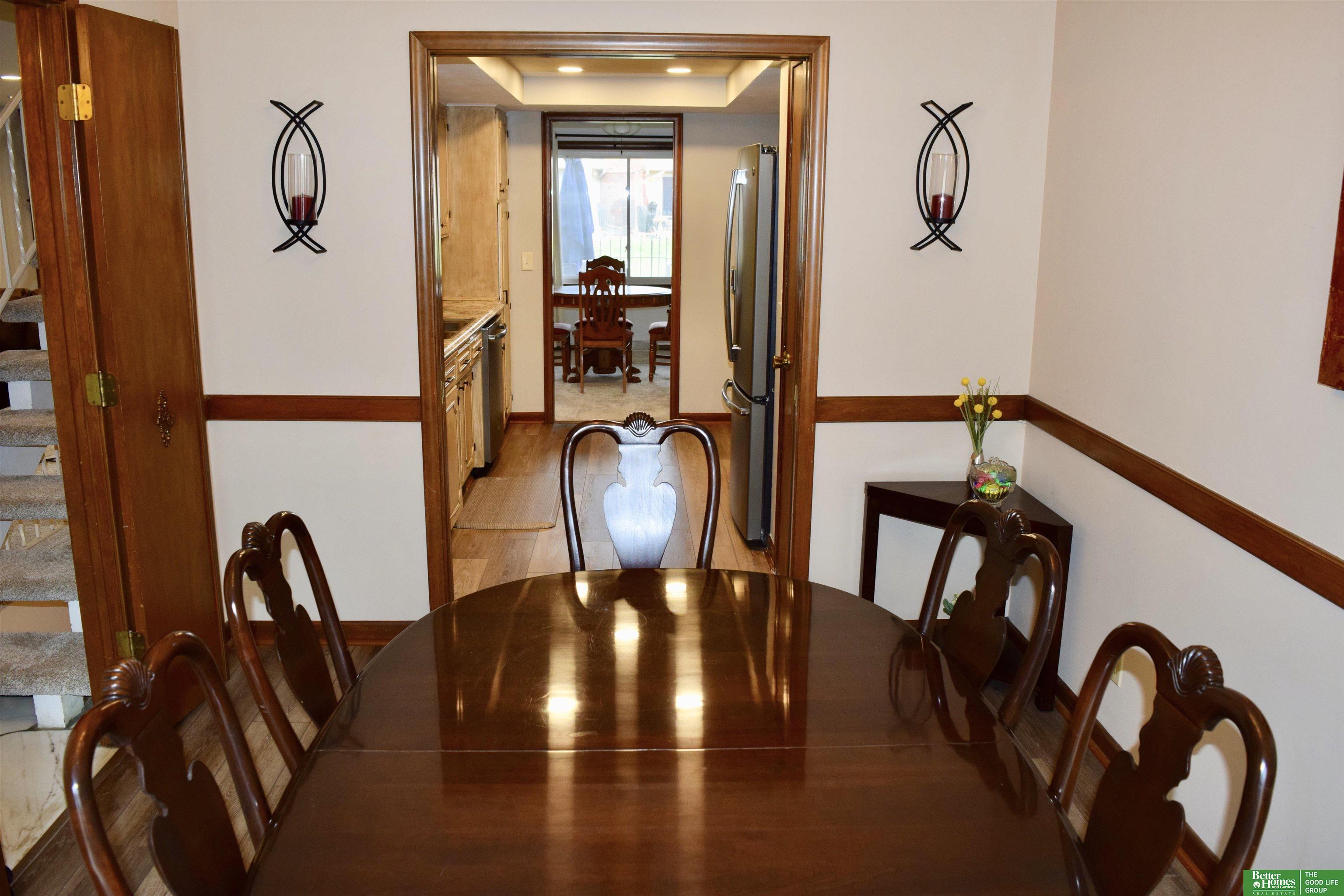 6013 Oakcrest Plaza # 33