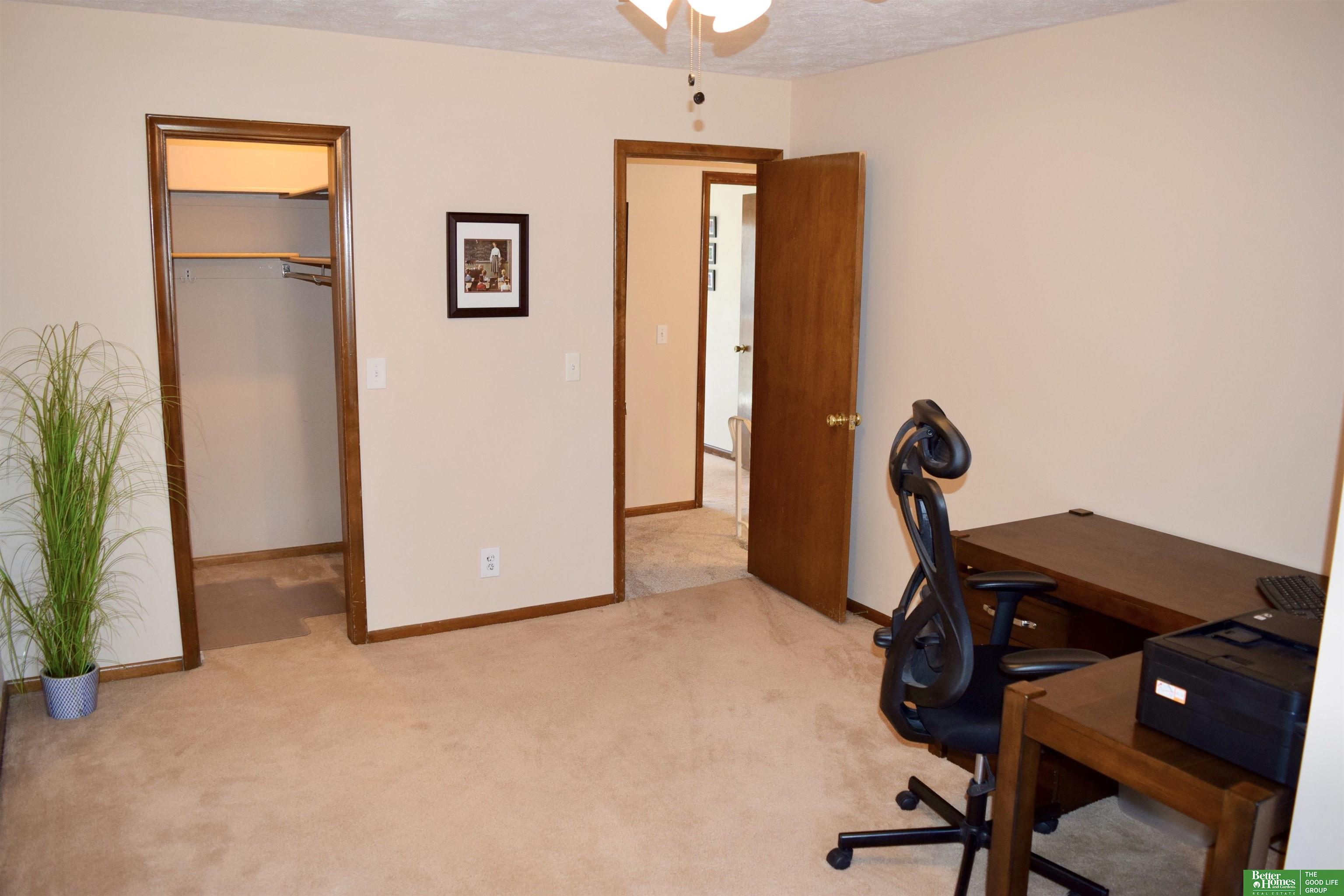 6013 Oakcrest Plaza # 33