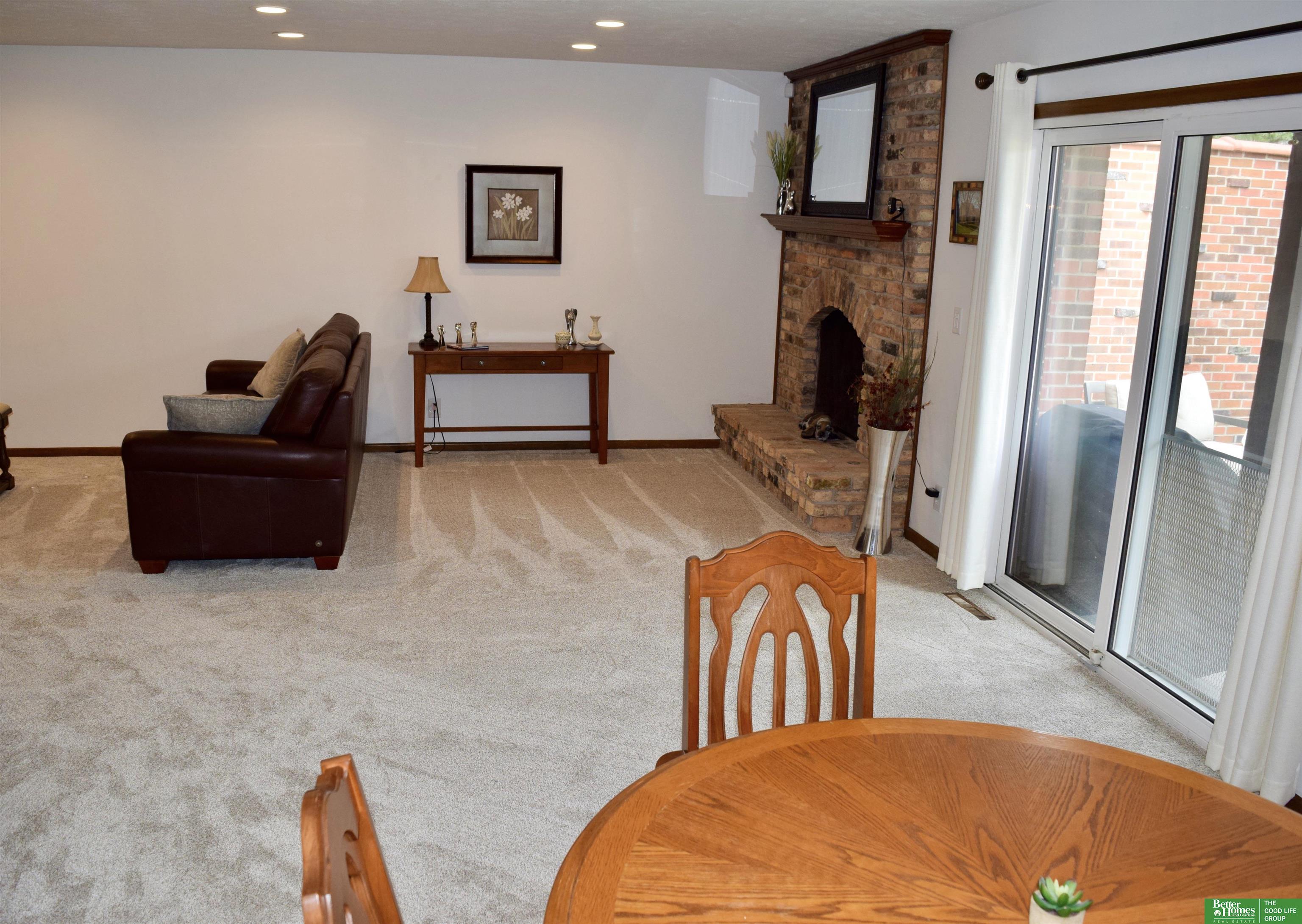 6013 Oakcrest Plaza # 33